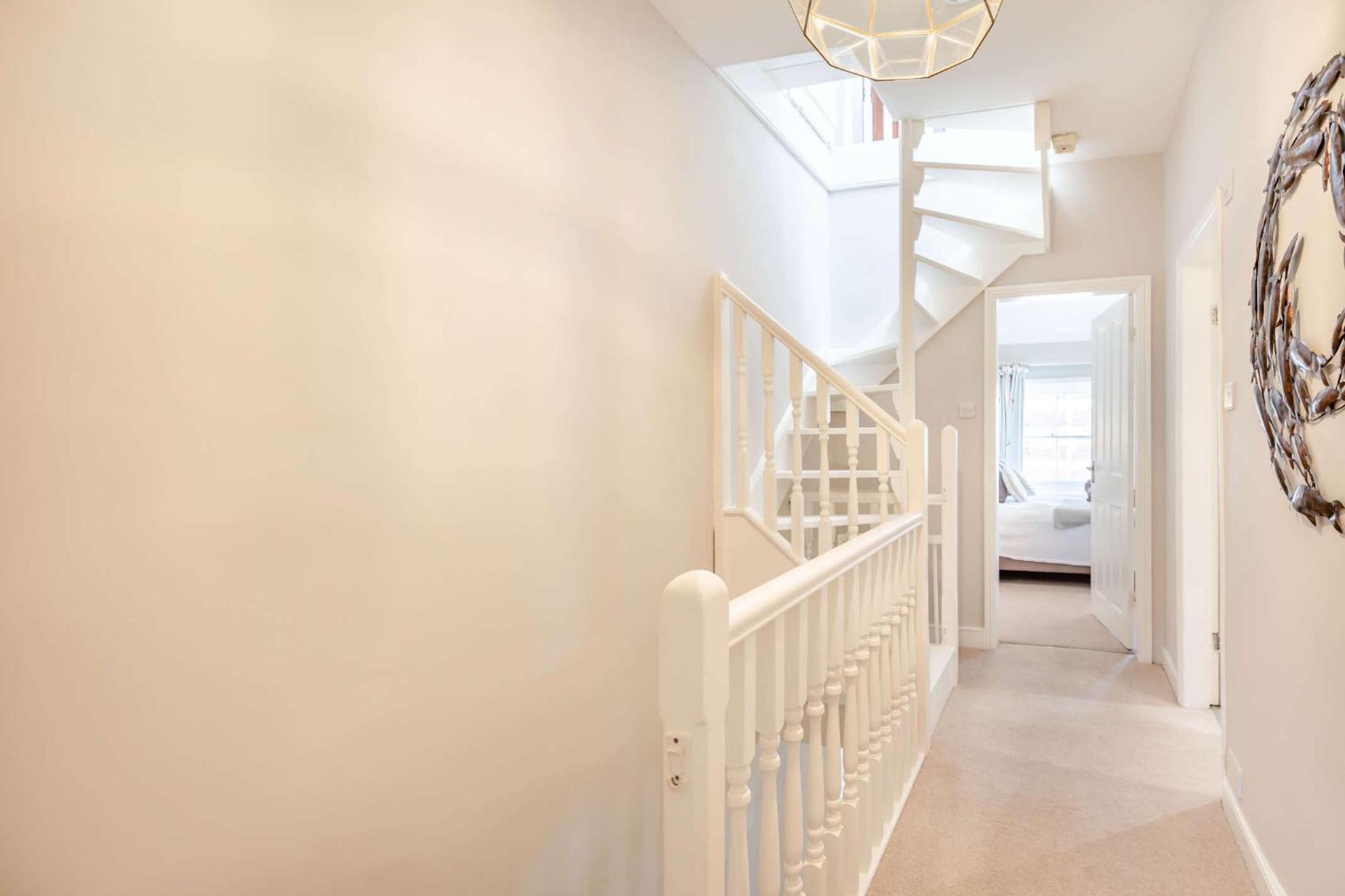 Passiflora Cottage Close to Swanage Beach and Town Sleeps 7