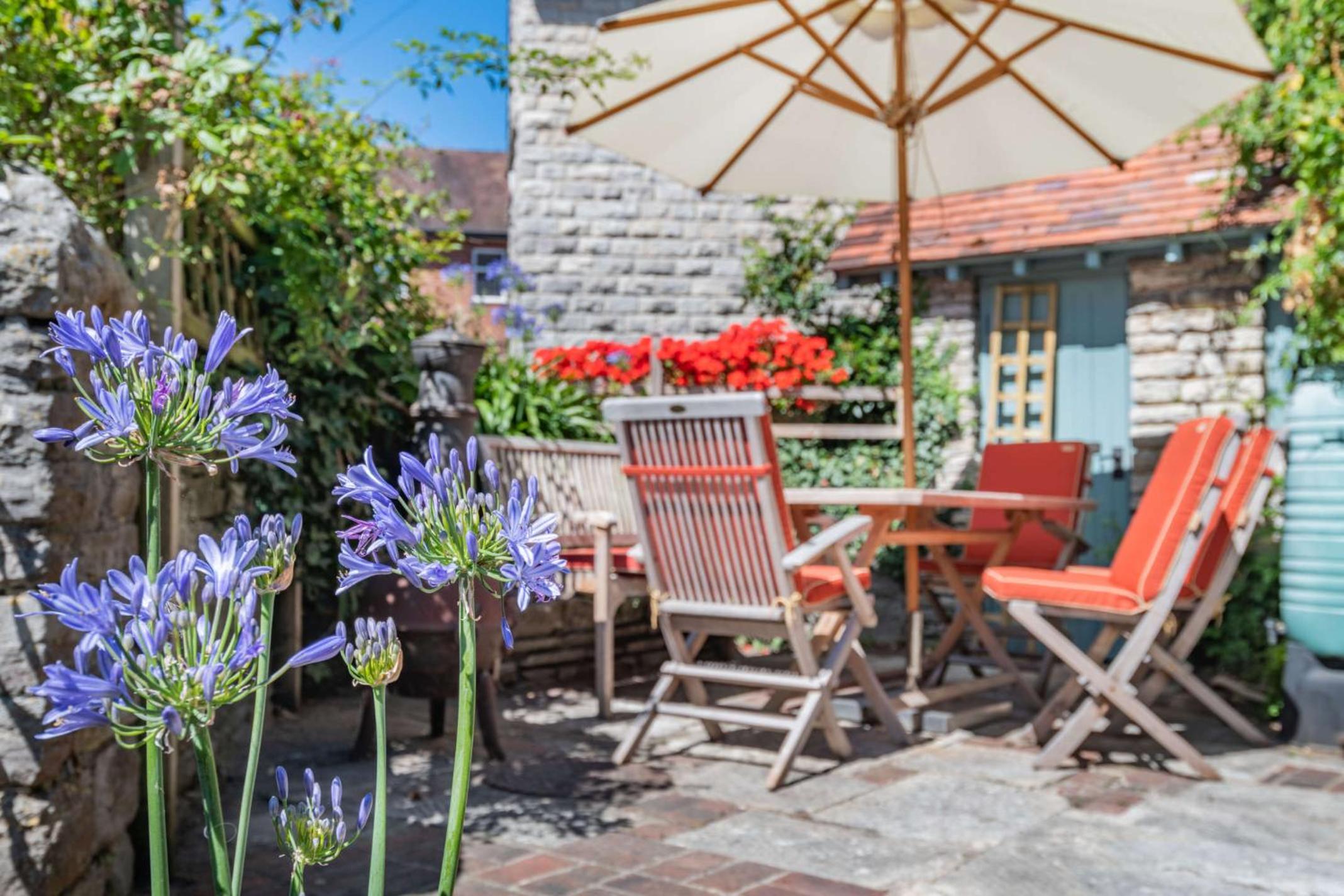 Passiflora Cottage Close to Swanage Beach and Town Sleeps 7