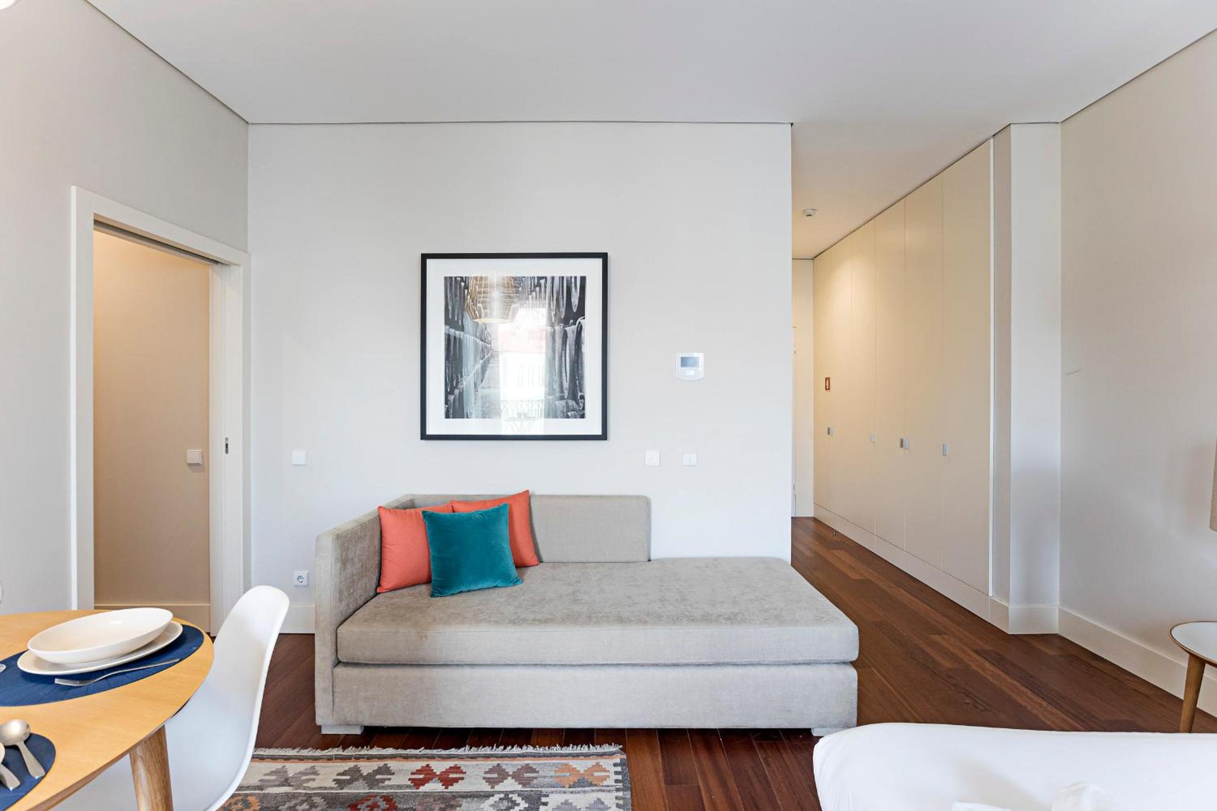 Palácio das Cardosas Studio by LovelyStay view 3