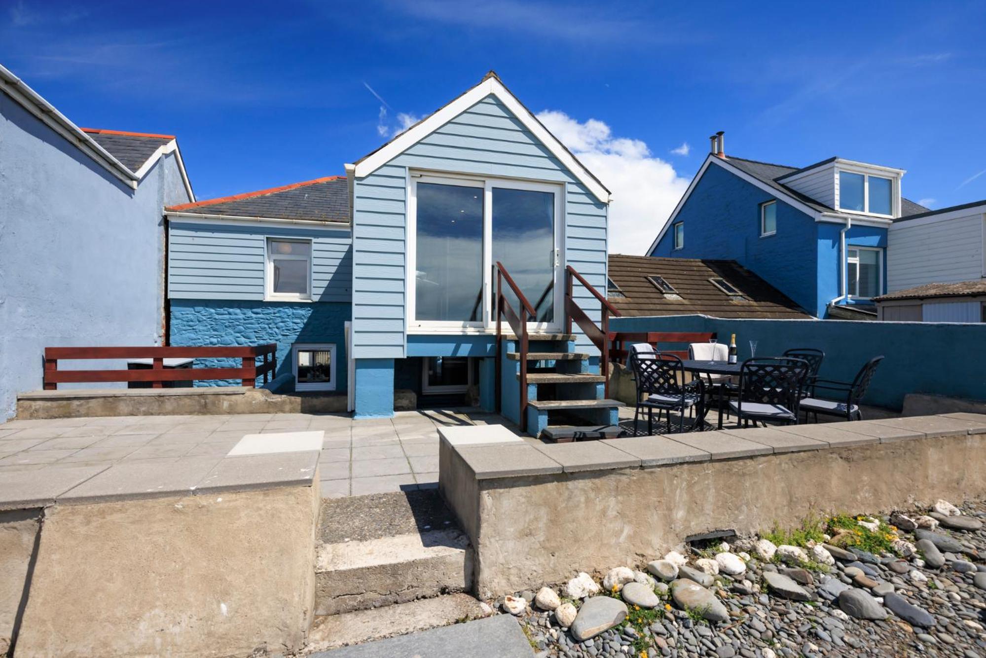 Borth family house on the beach sleeps 7 view 4