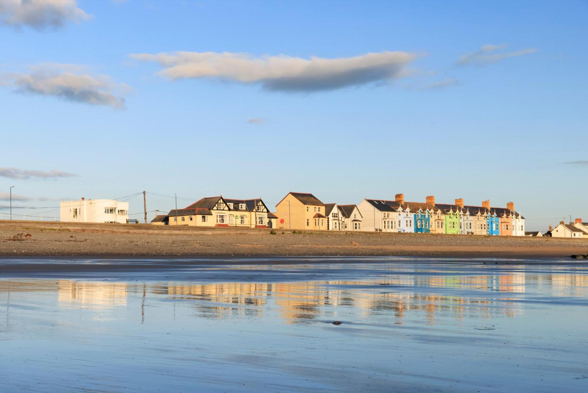 Borth family house on the beach sleeps 7 view 5