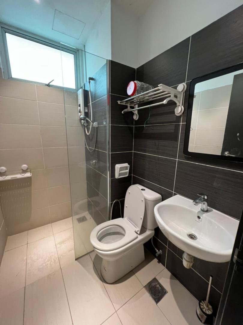 8pax Mount austin Midori Green homestay