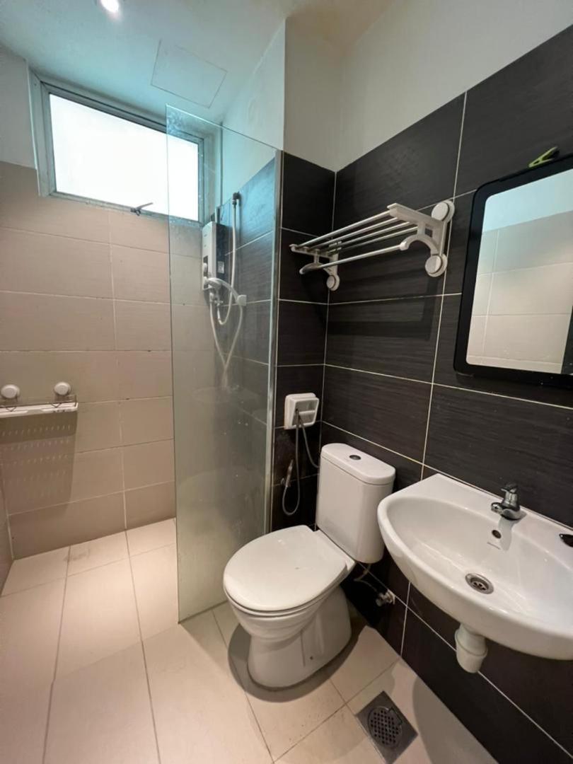 8pax Mount austin Midori Green homestay