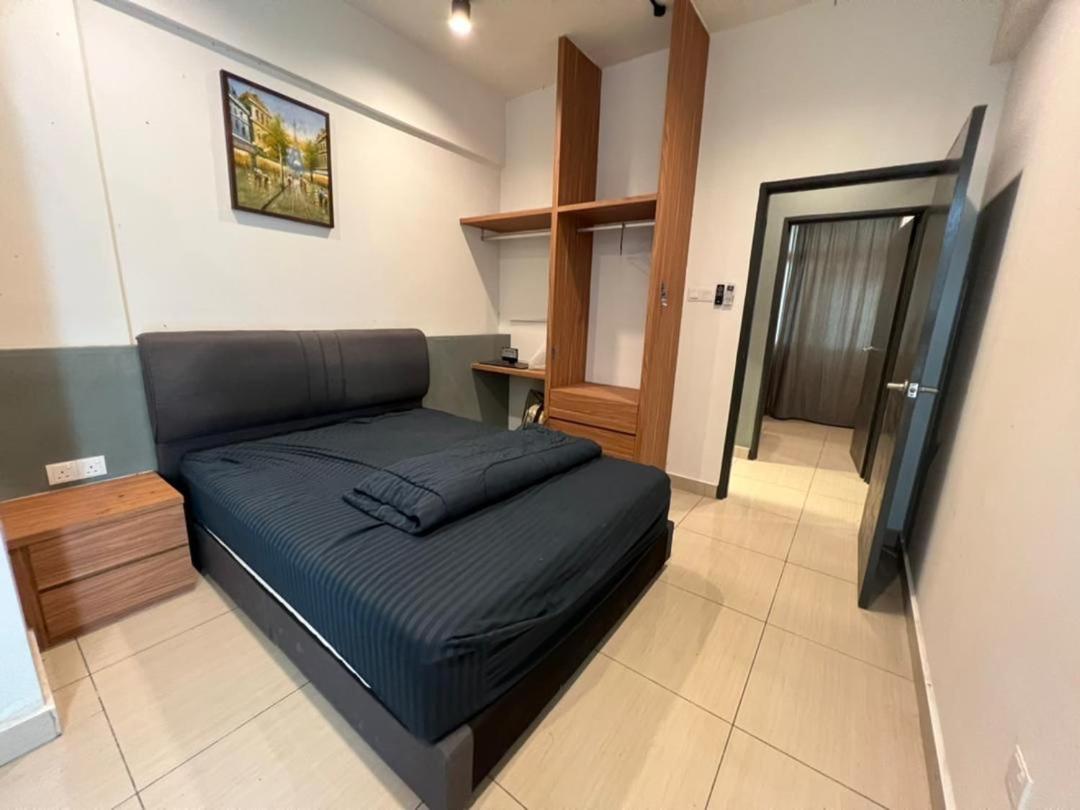 8pax Mount austin Midori Green homestay