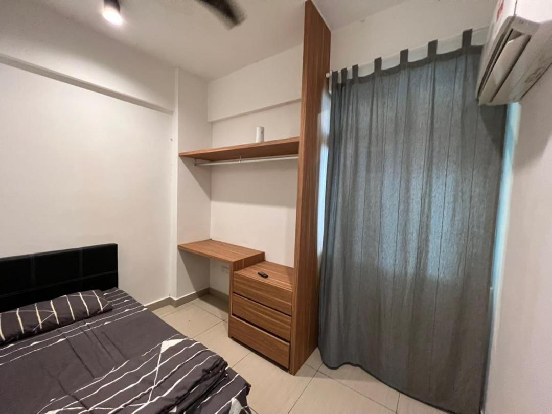 8pax Mount austin Midori Green homestay