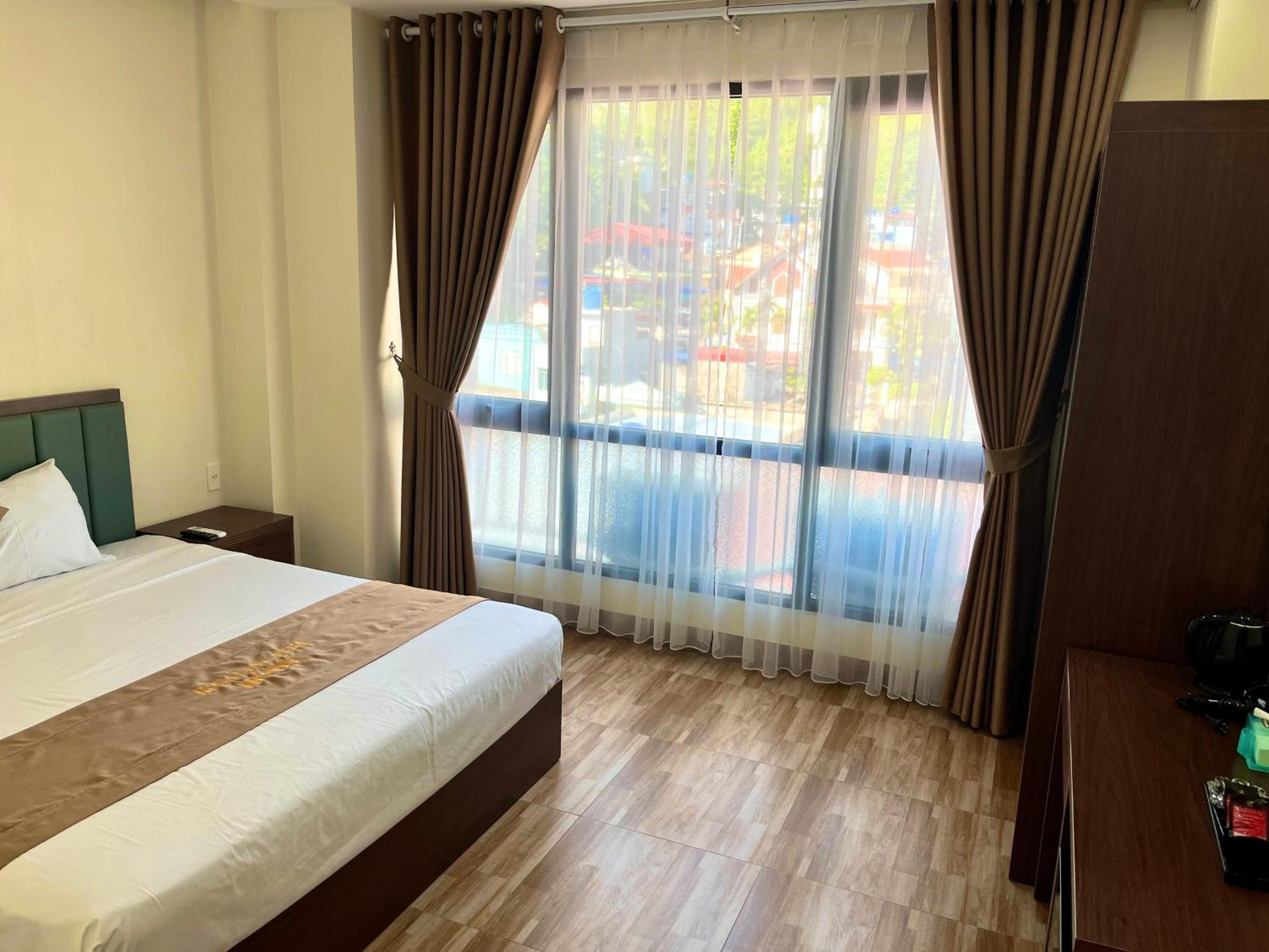 CAT BA ROSALIA HOTEL