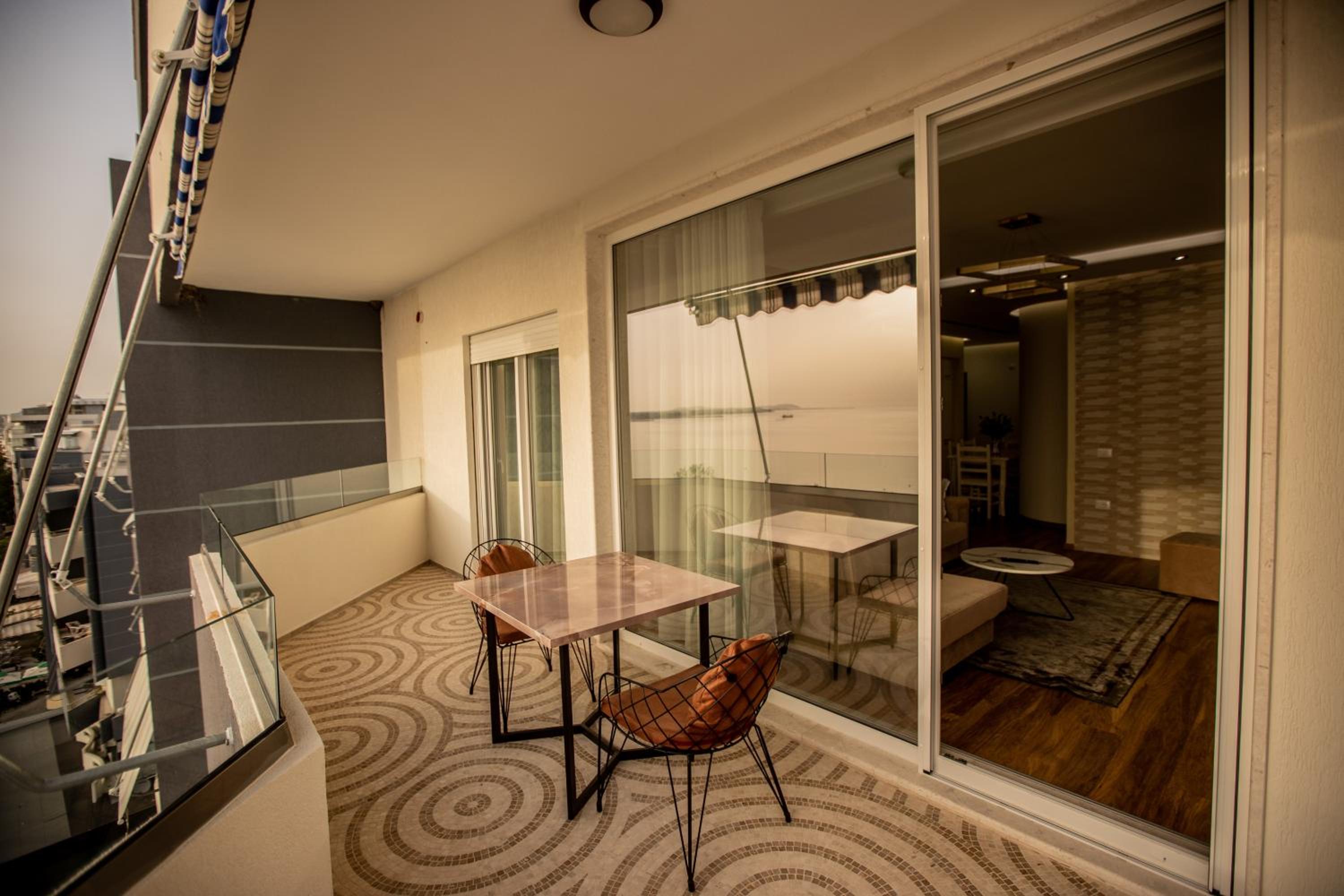 Tropicana Apartment