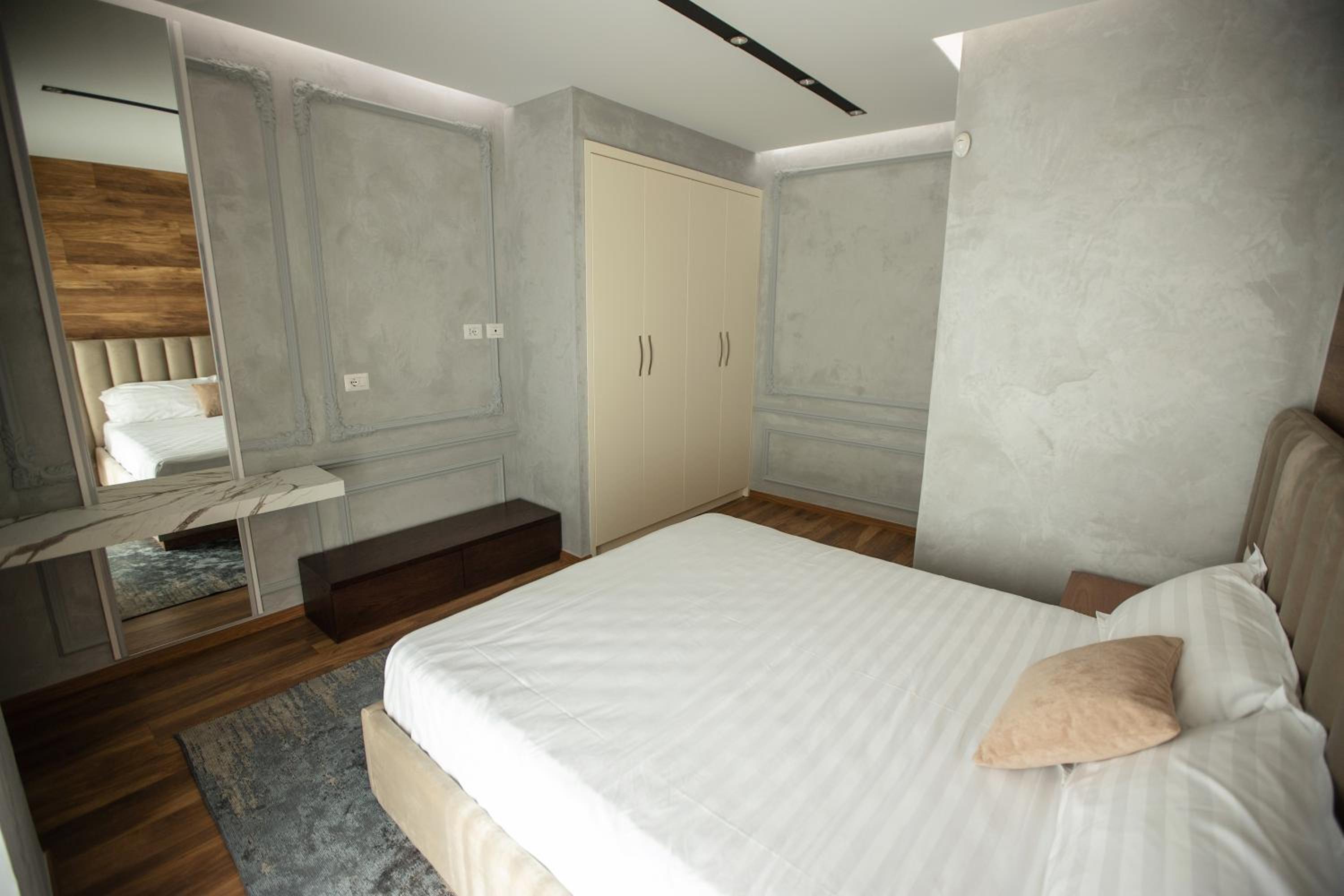 Tropicana Apartment