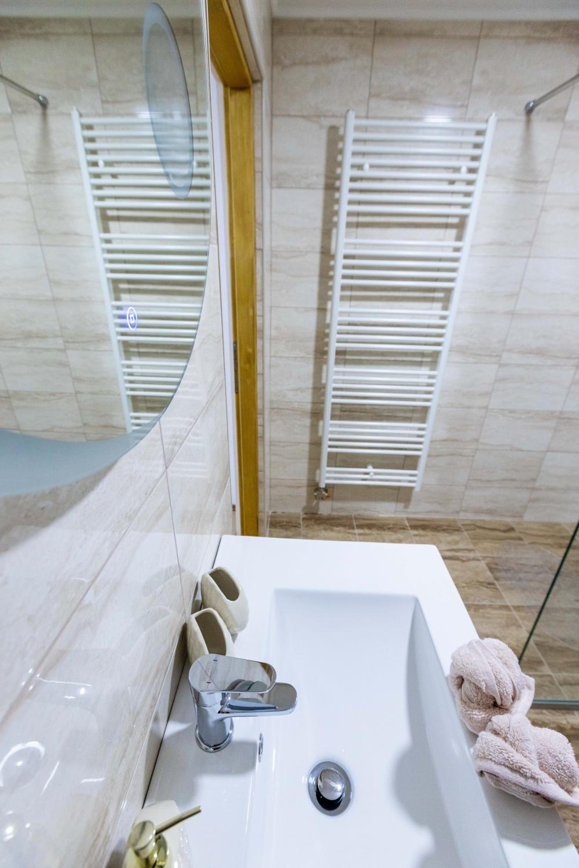 Apartmani Tomšić en Darda — bathroom
