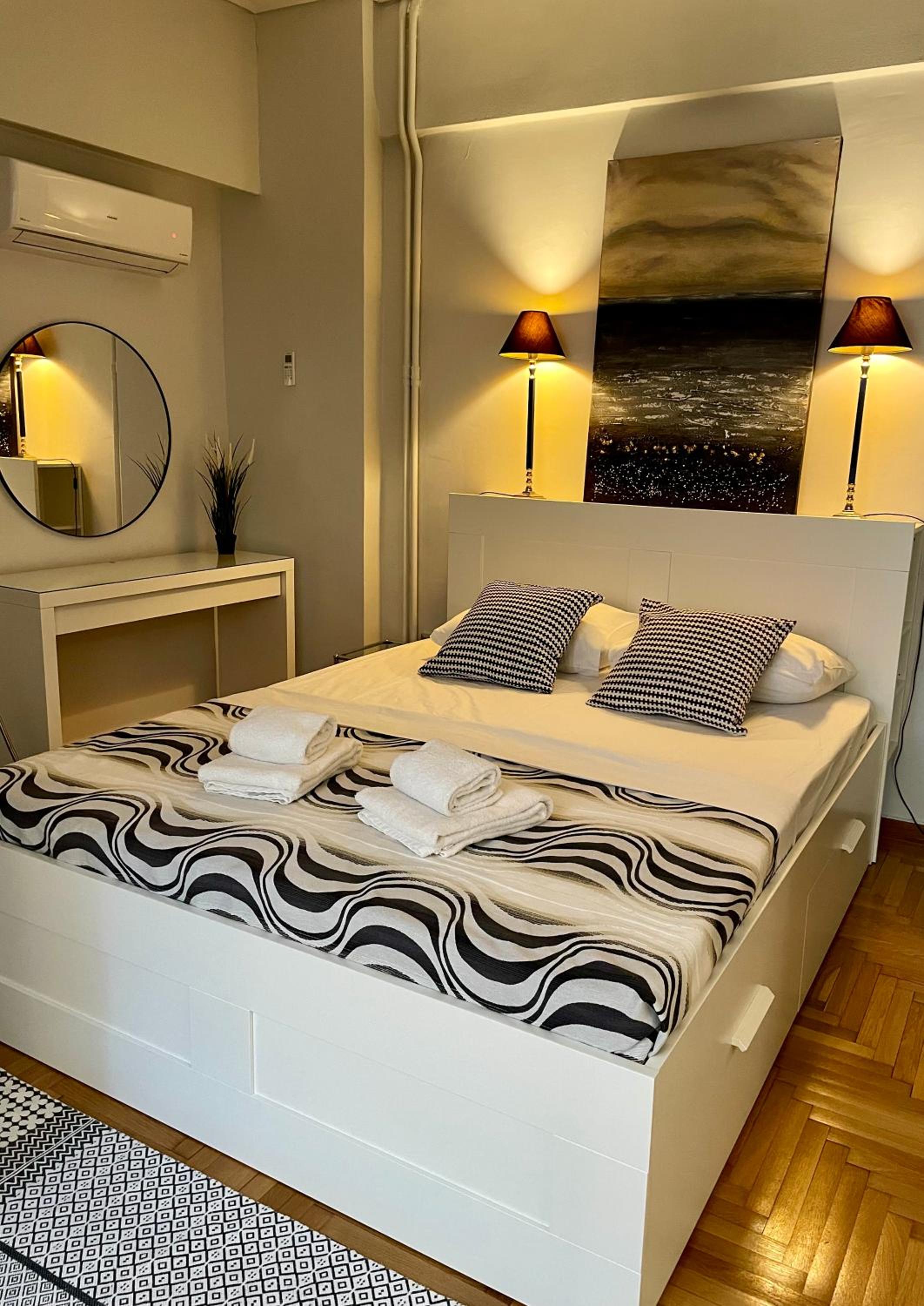 Lycabettus Luxury Cave greendom