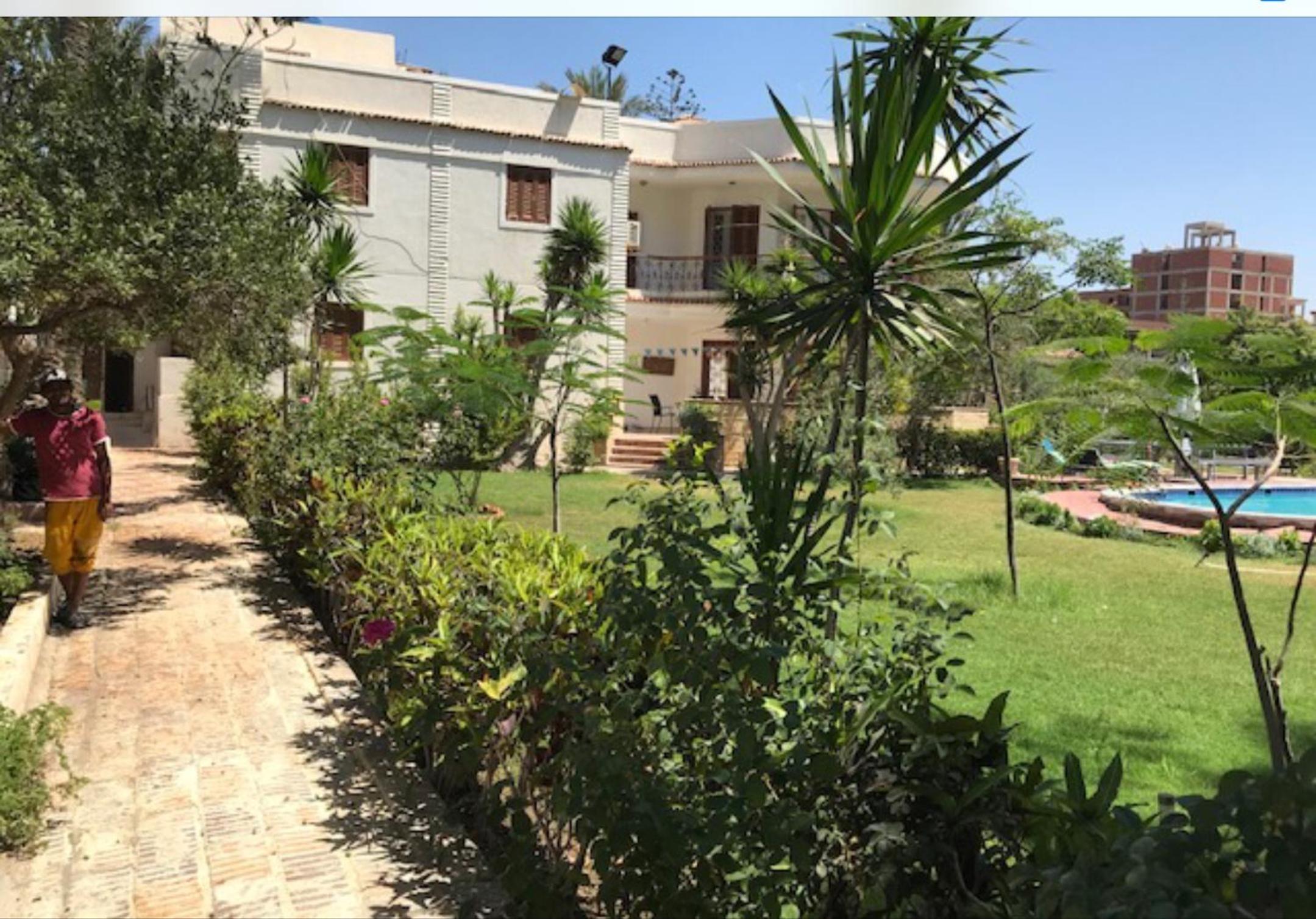 White Family Villa - Private Pool - AC - Very Big Garden - 5 bedrooms - 5- Min Walk to Beach view 5