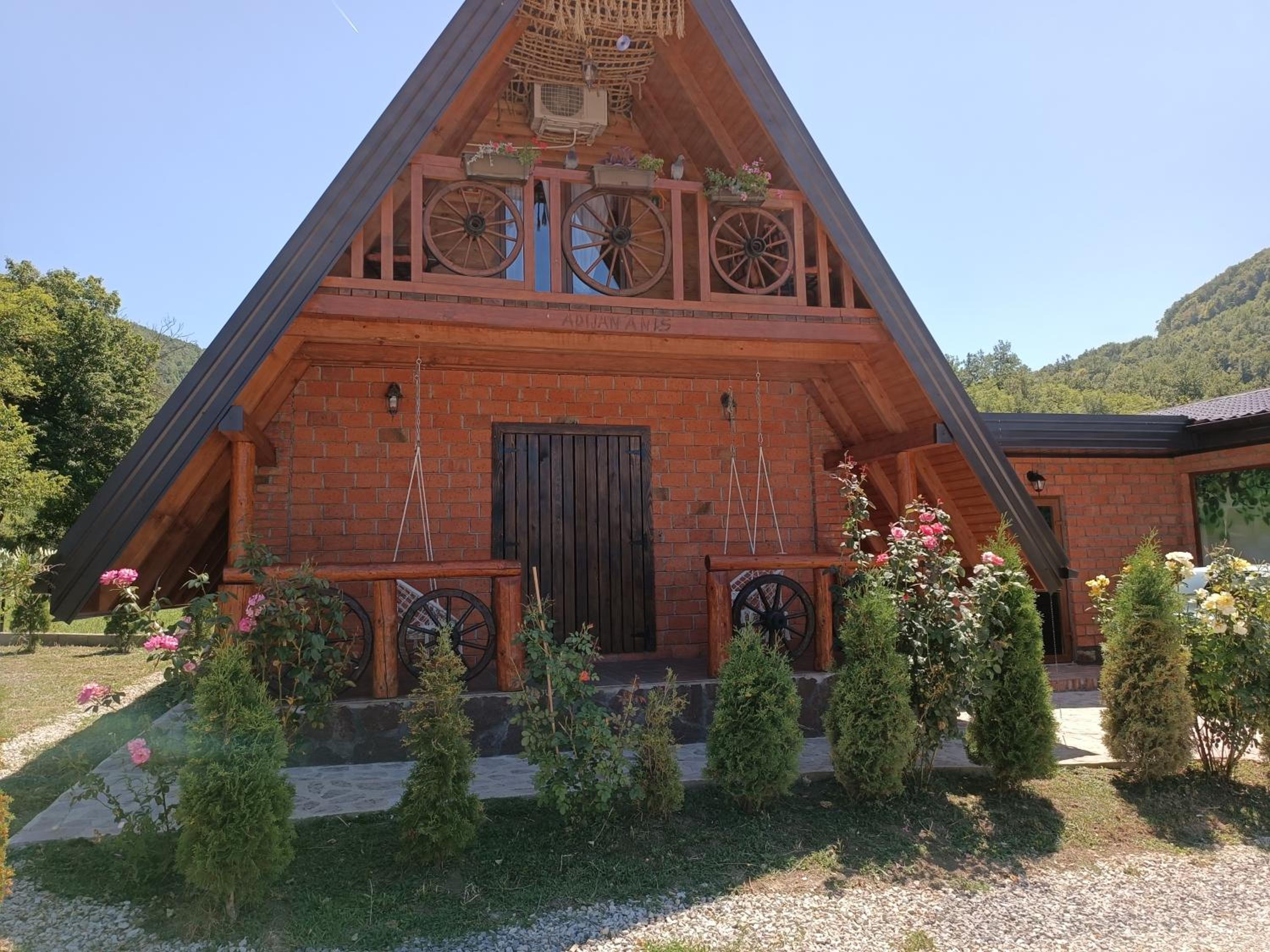 Villa Adanis