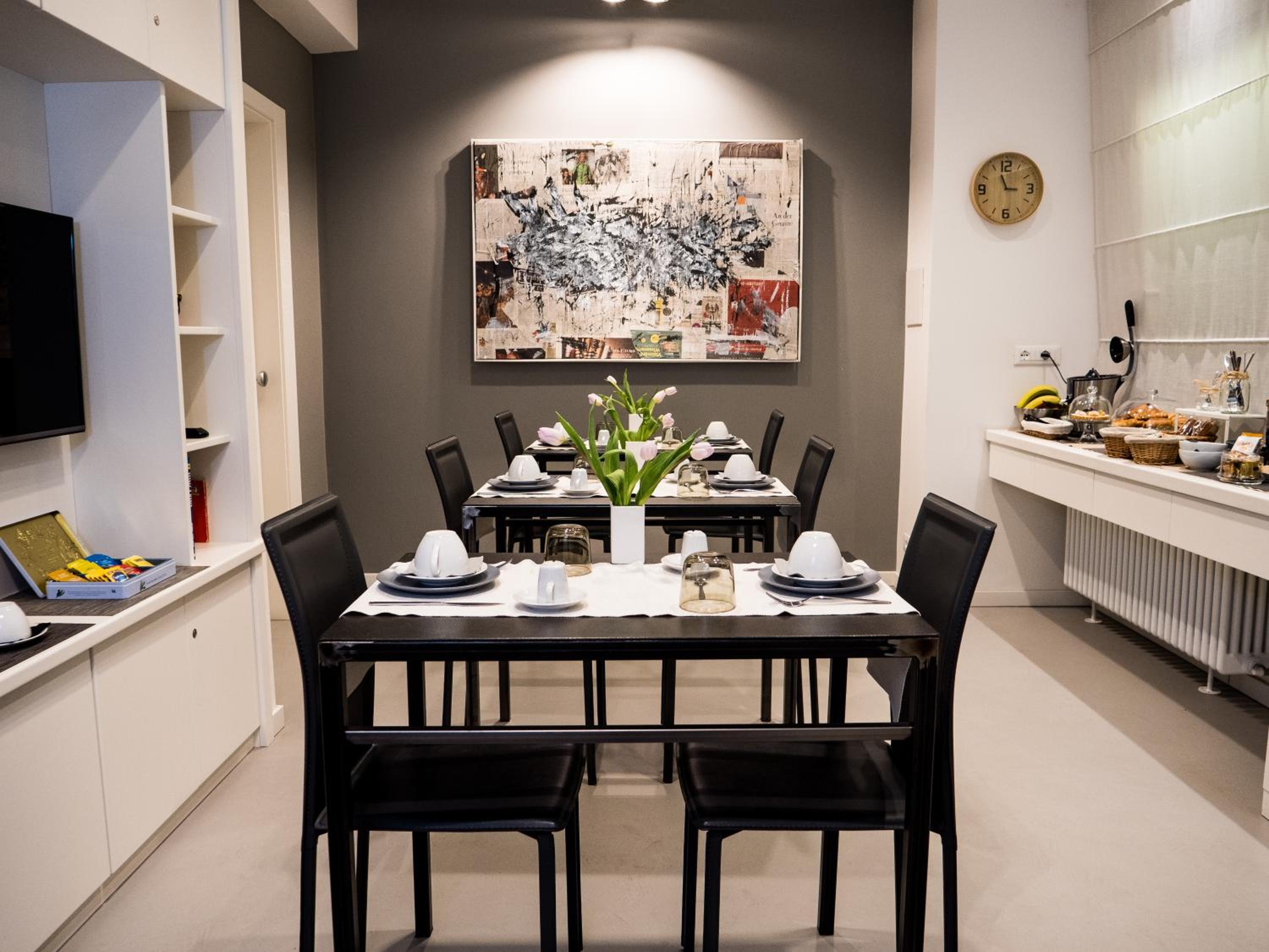 Hotel Midnight in Genova - Image 1