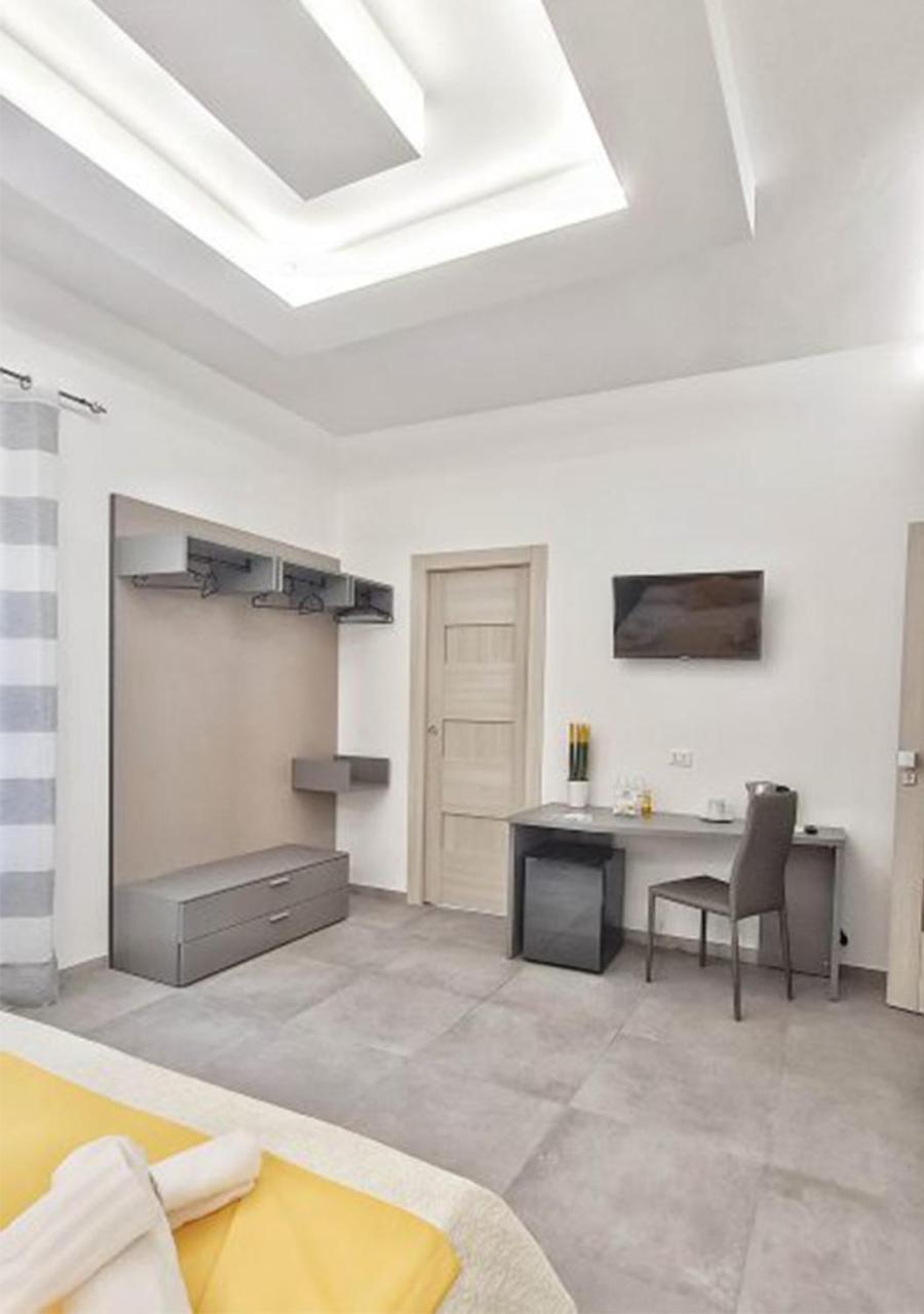 RossHouse en Sorrento — hotel room