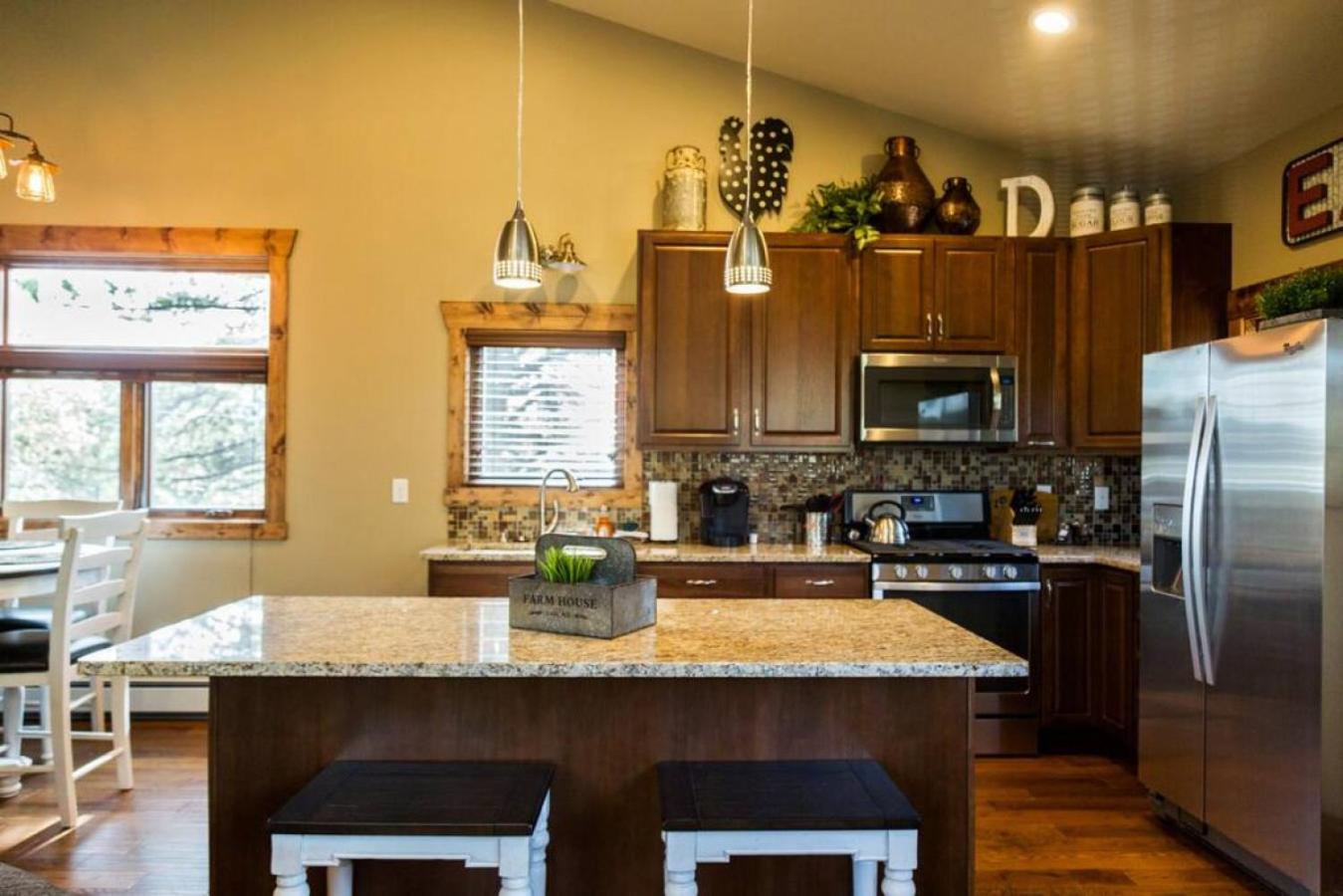 Spacious 2nd story loft with awesome views