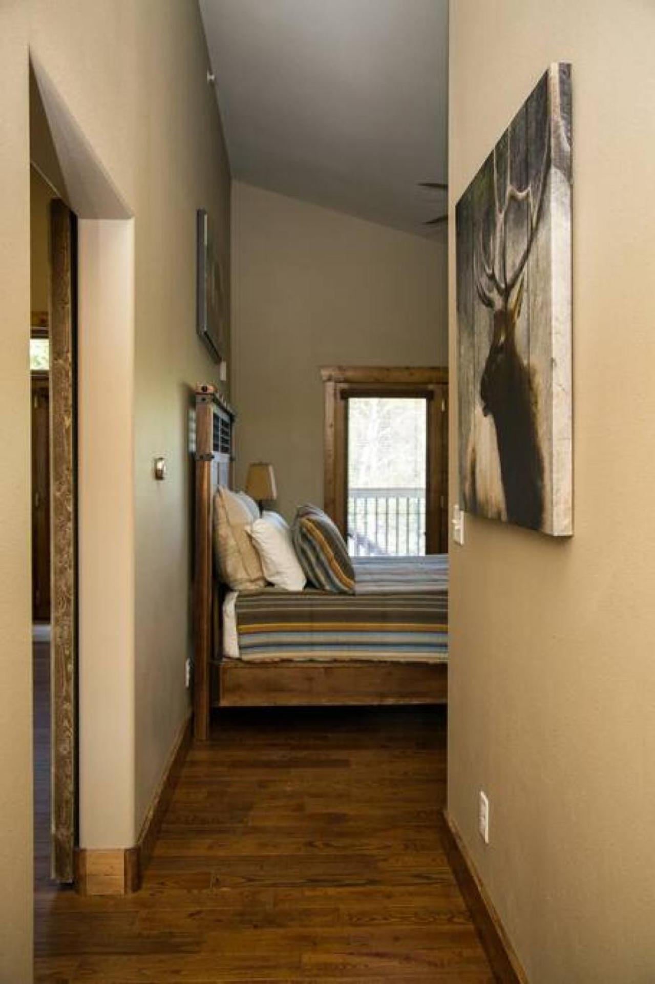 Spacious 2nd story loft with awesome views