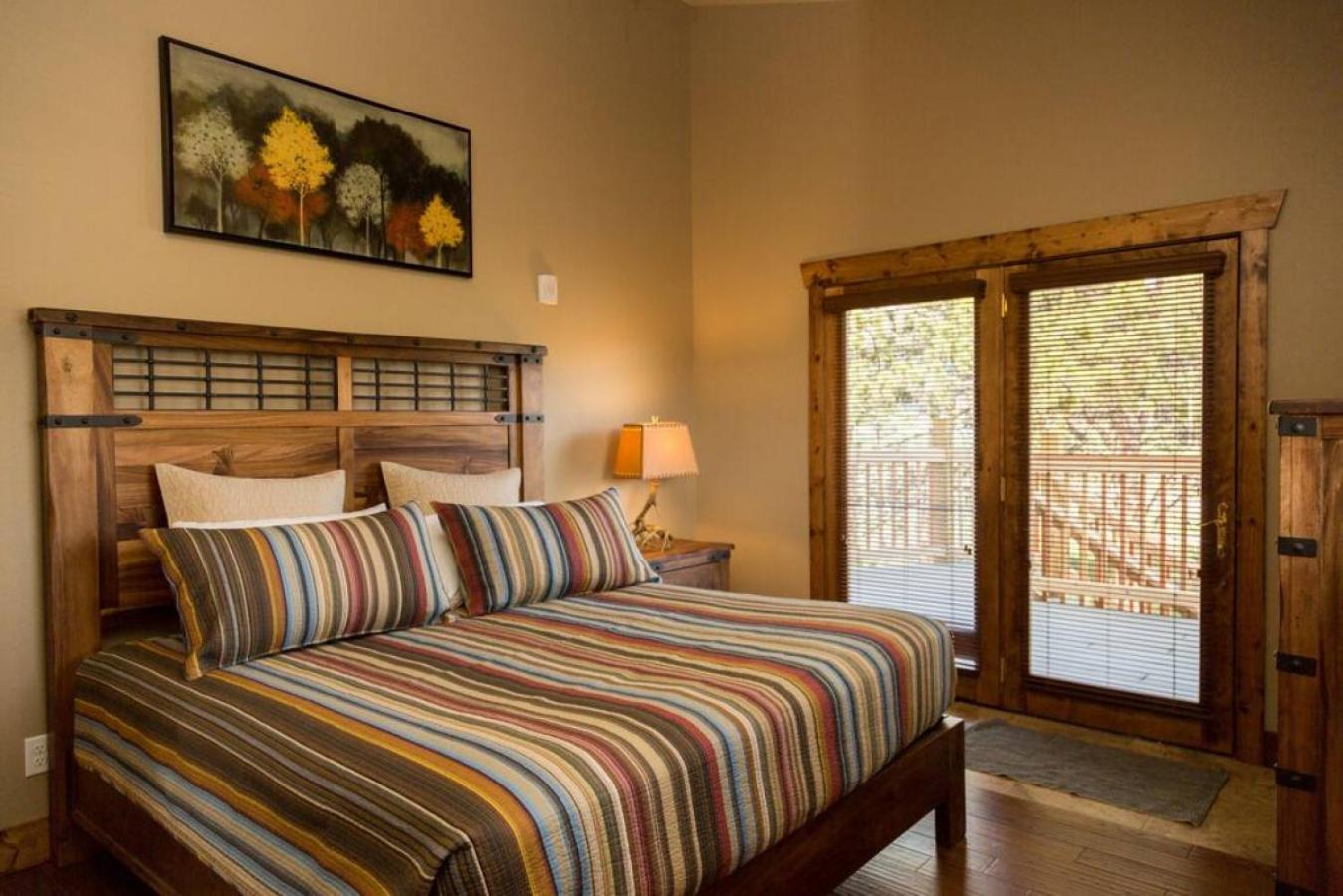 Spacious 2nd story loft with awesome views
