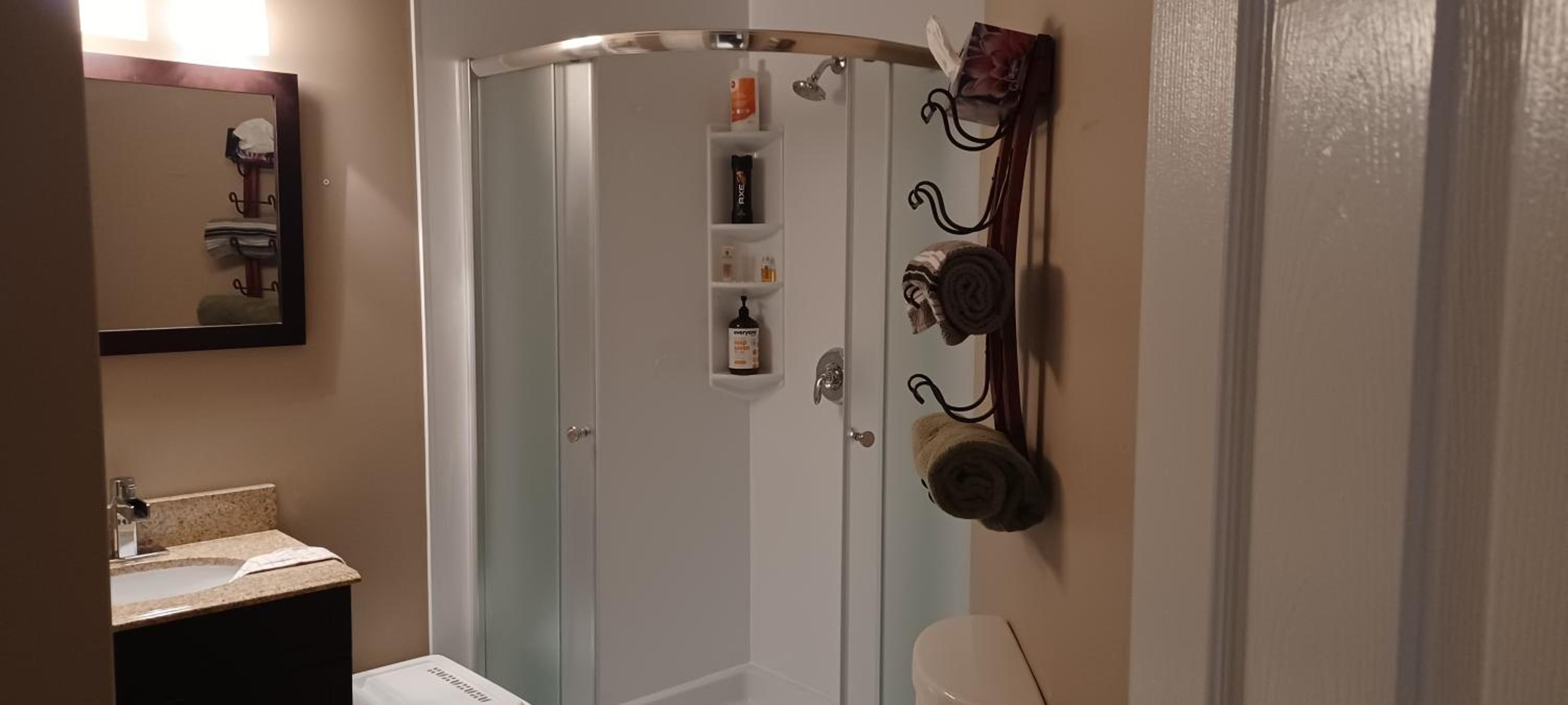 Mountain Calm & Private Ensuite Hosted by Maureen