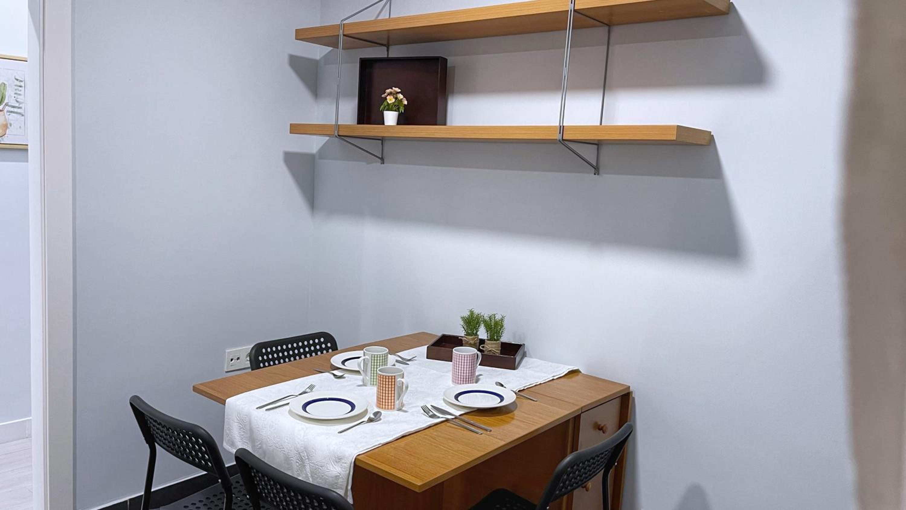 VT Flat Reformado con Escritorio de Trabajo y Wifi
