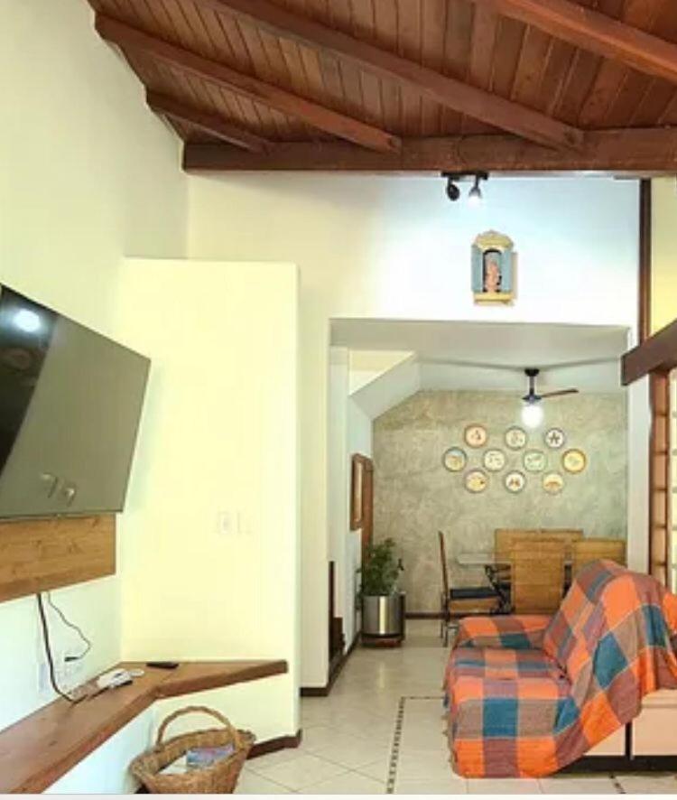 Búzios Praia da Ferradura Linda casa dentro de Condomínio com toda infraestrutura - água e luz inclusos na tarifa