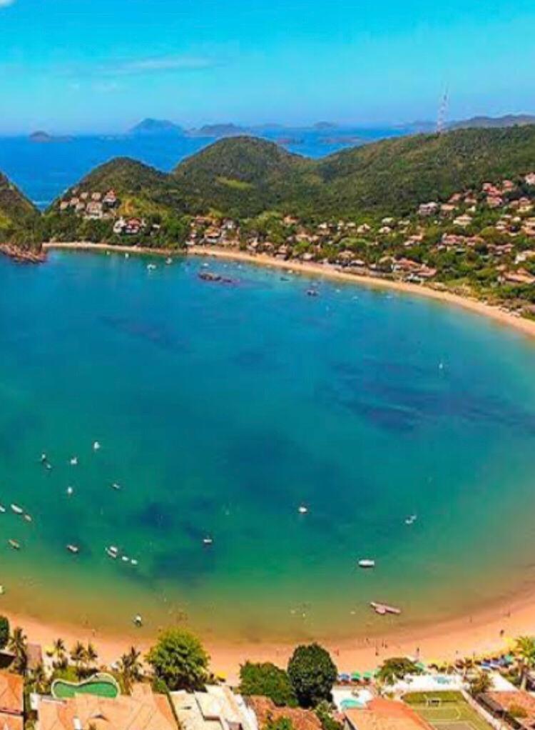 Búzios Praia da Ferradura Linda casa dentro de Condomínio com toda infraestrutura - água e luz inclusos na tarifa