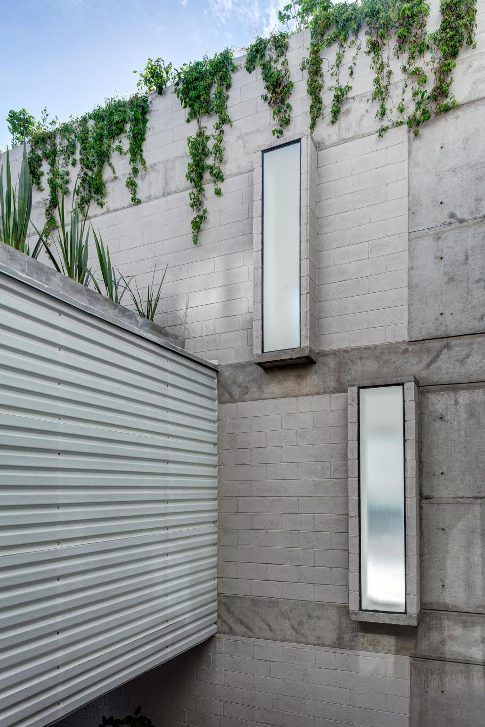 Chic Design with Roof Garden and AC photo 4