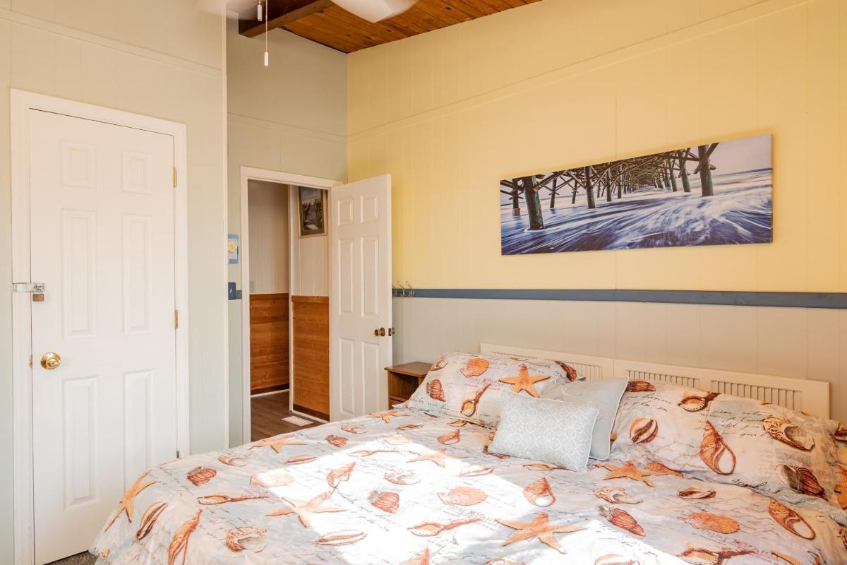 A Shore Place by Oak Island Accommodations view 5