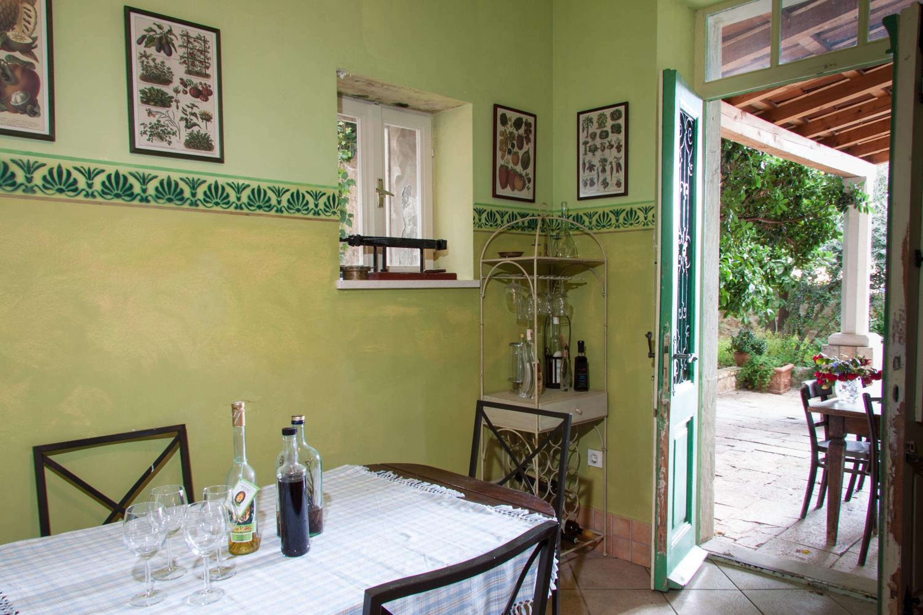 Secret Garden Apartment by Irundo