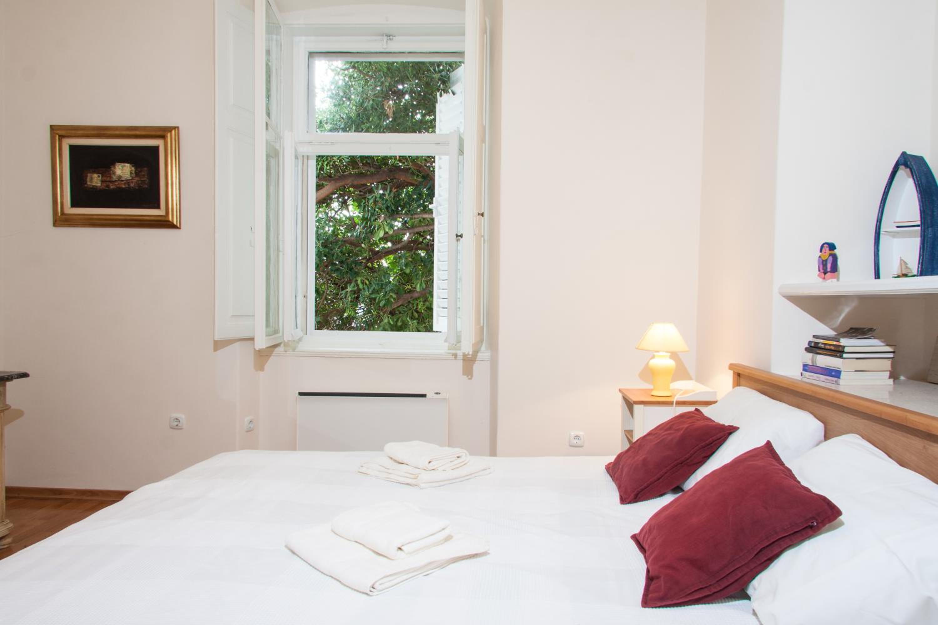 Secret Garden Apartment by Irundo