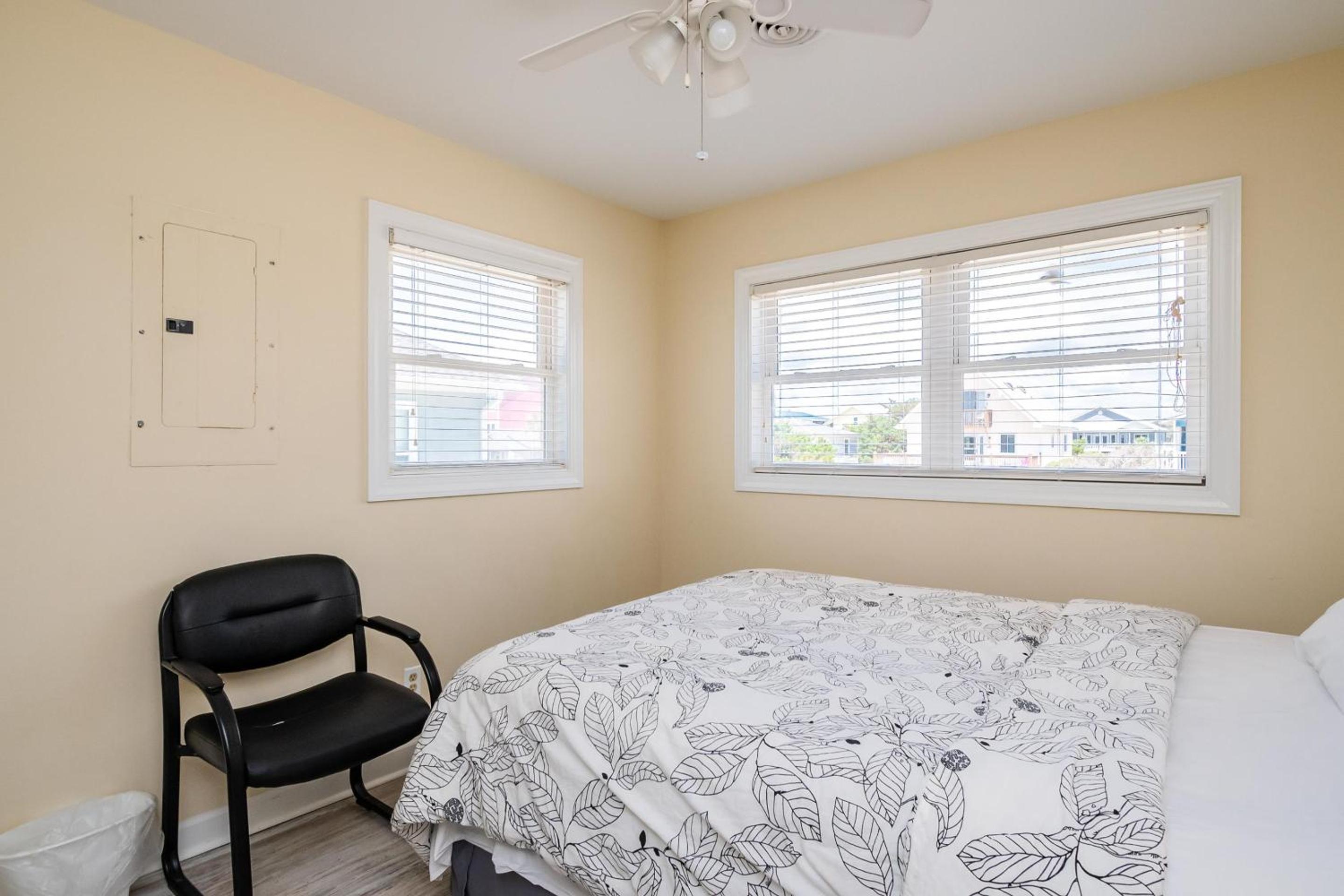 Absolute Beach by Oak Island Accommodations view 5