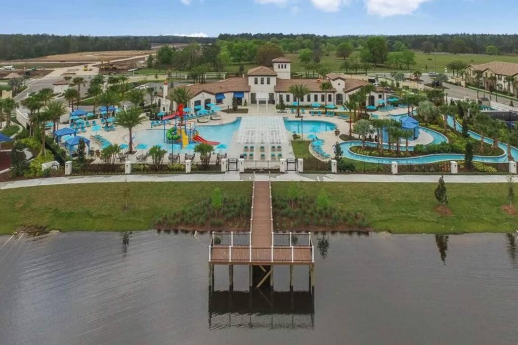 Amazing 5 Bedrooms Home With Pool/BBQ Near Disney view 2
