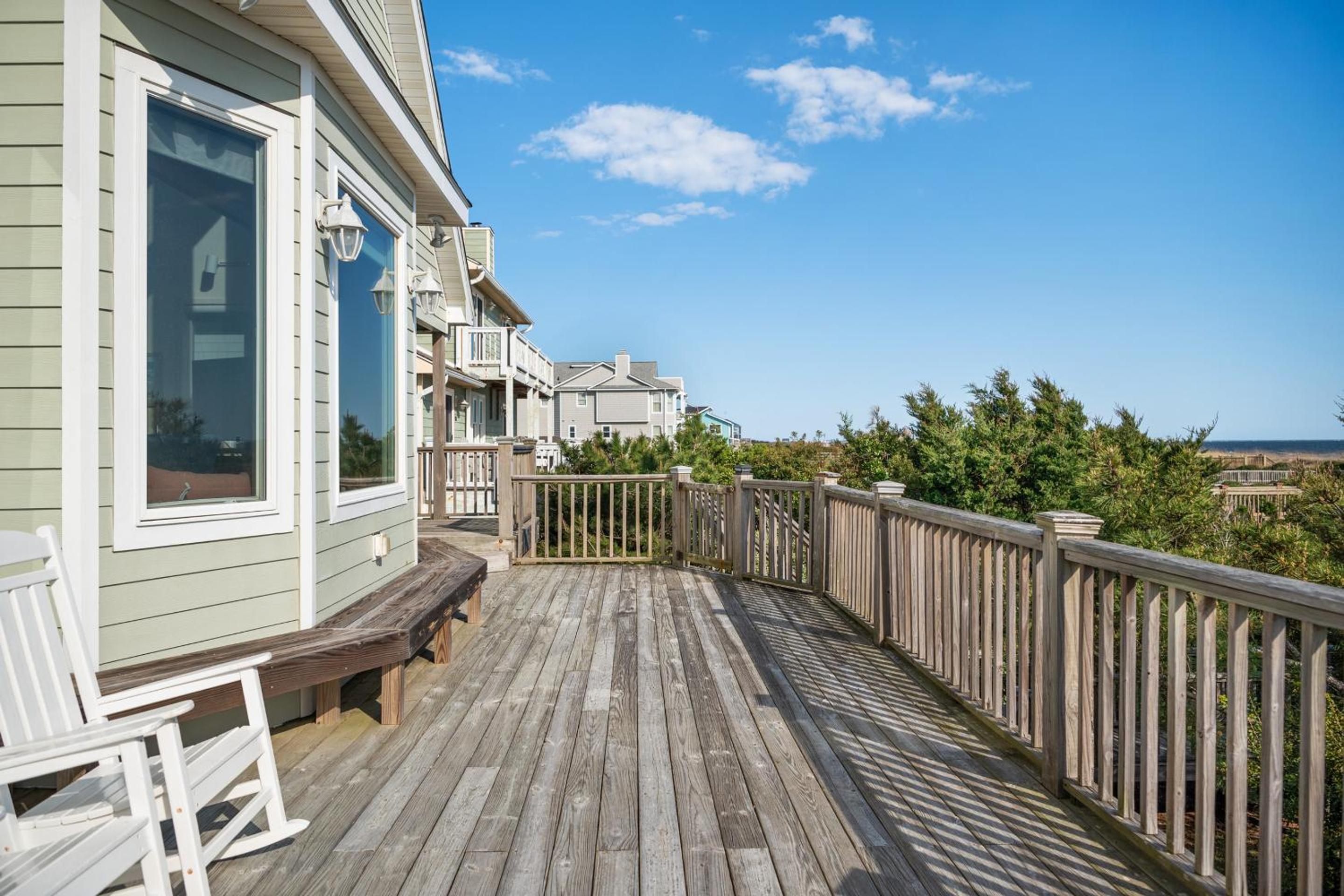 Azohva by Oak Island Accommodations view 3