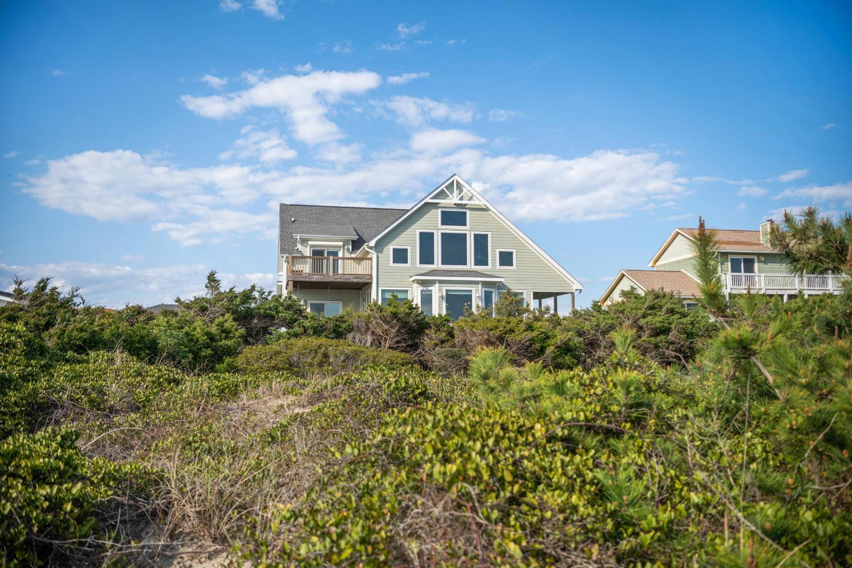 Azohva by Oak Island Accommodations view 4