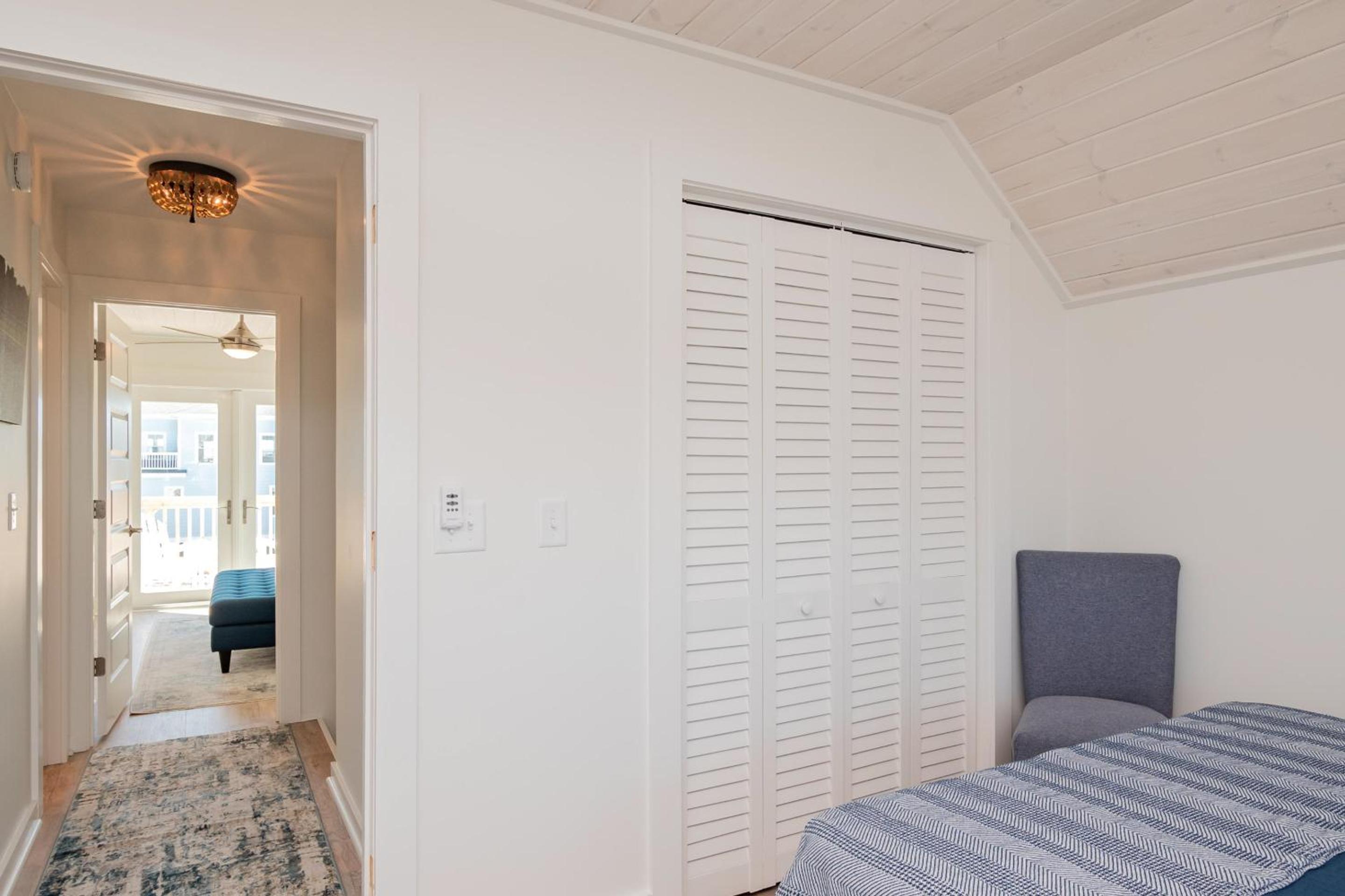 Barrycuda by Oak Island Accommodations view 3