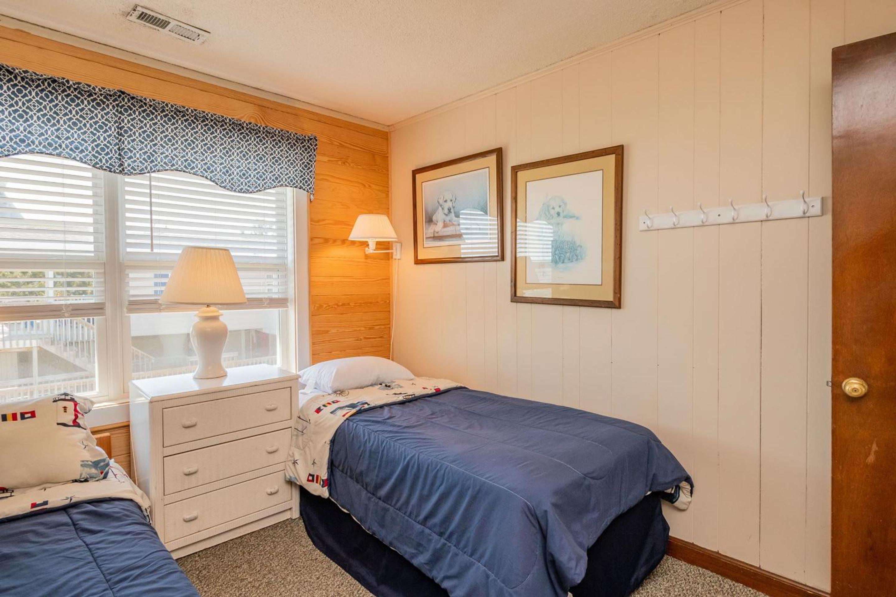 Beach Barracks by Oak Island Accommodations view 3