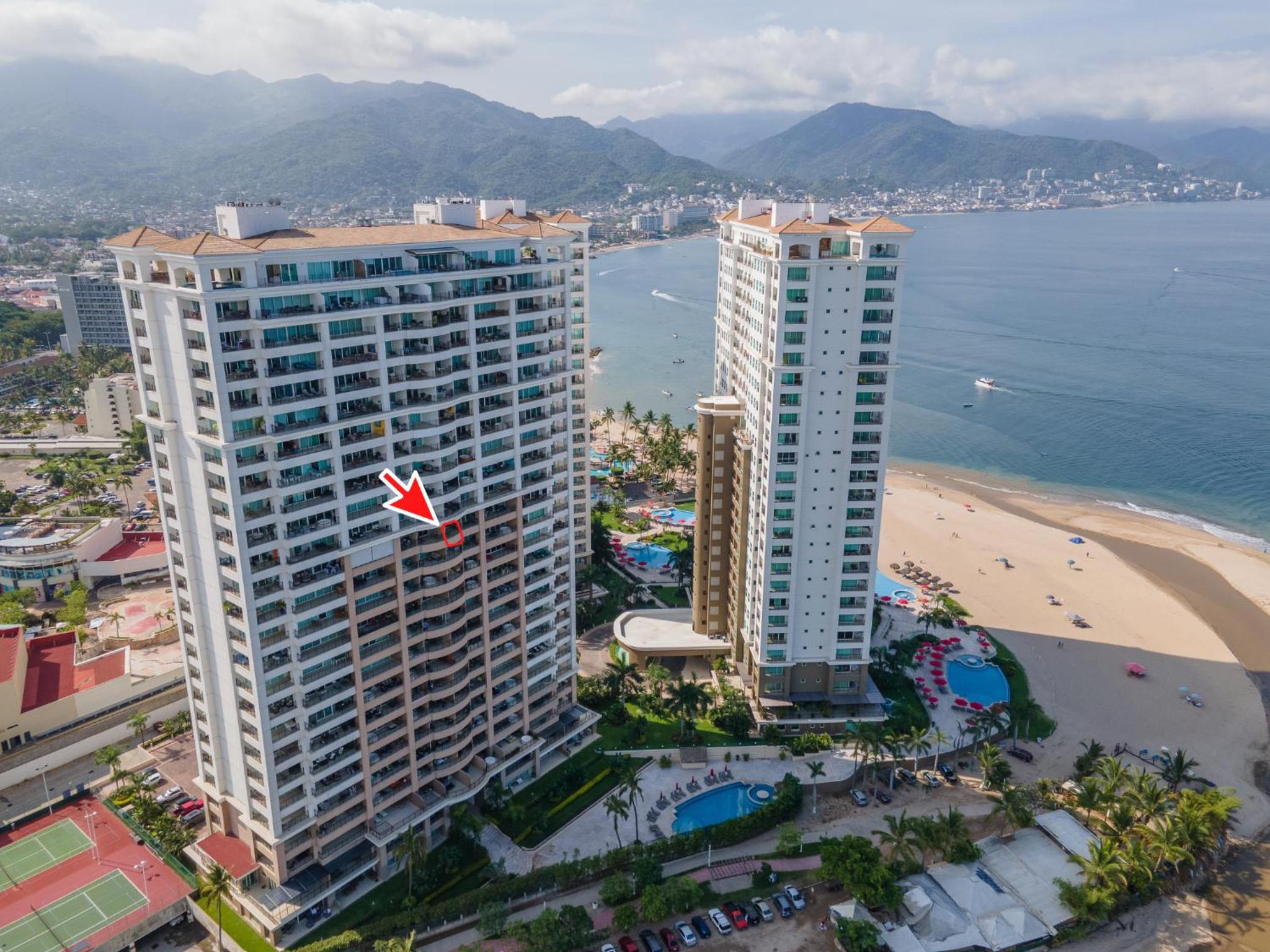 Hotel Ocean Front Condo Sleeps 4 Adults-Grand Venetian T3000-1606 - Image 1