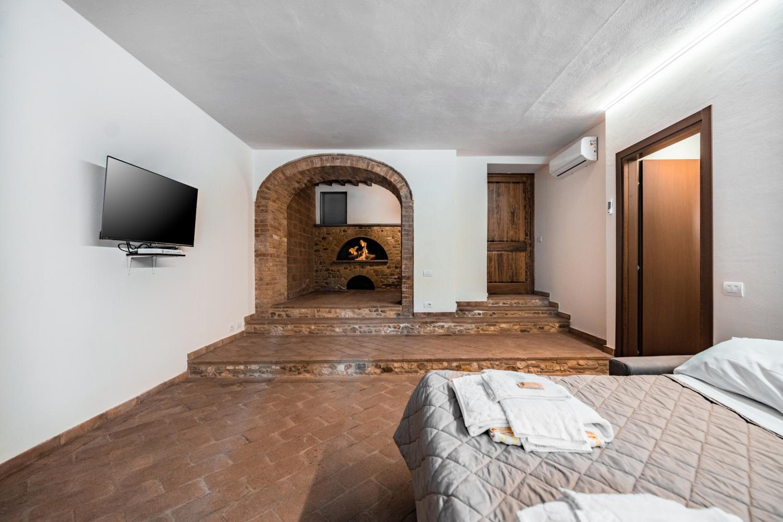 Podere Mezzastrada - Place of Charme
