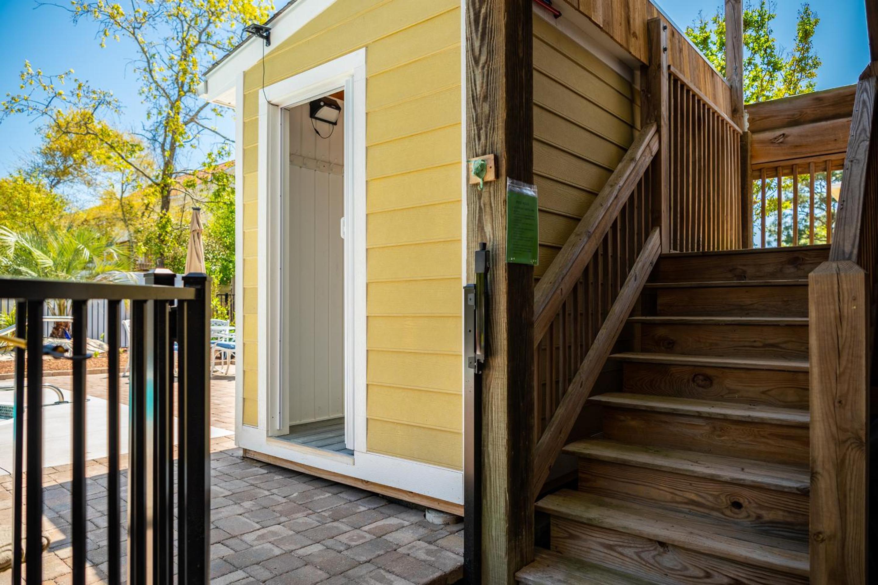 Nemo's Place by Oak Island Accommodations view 5