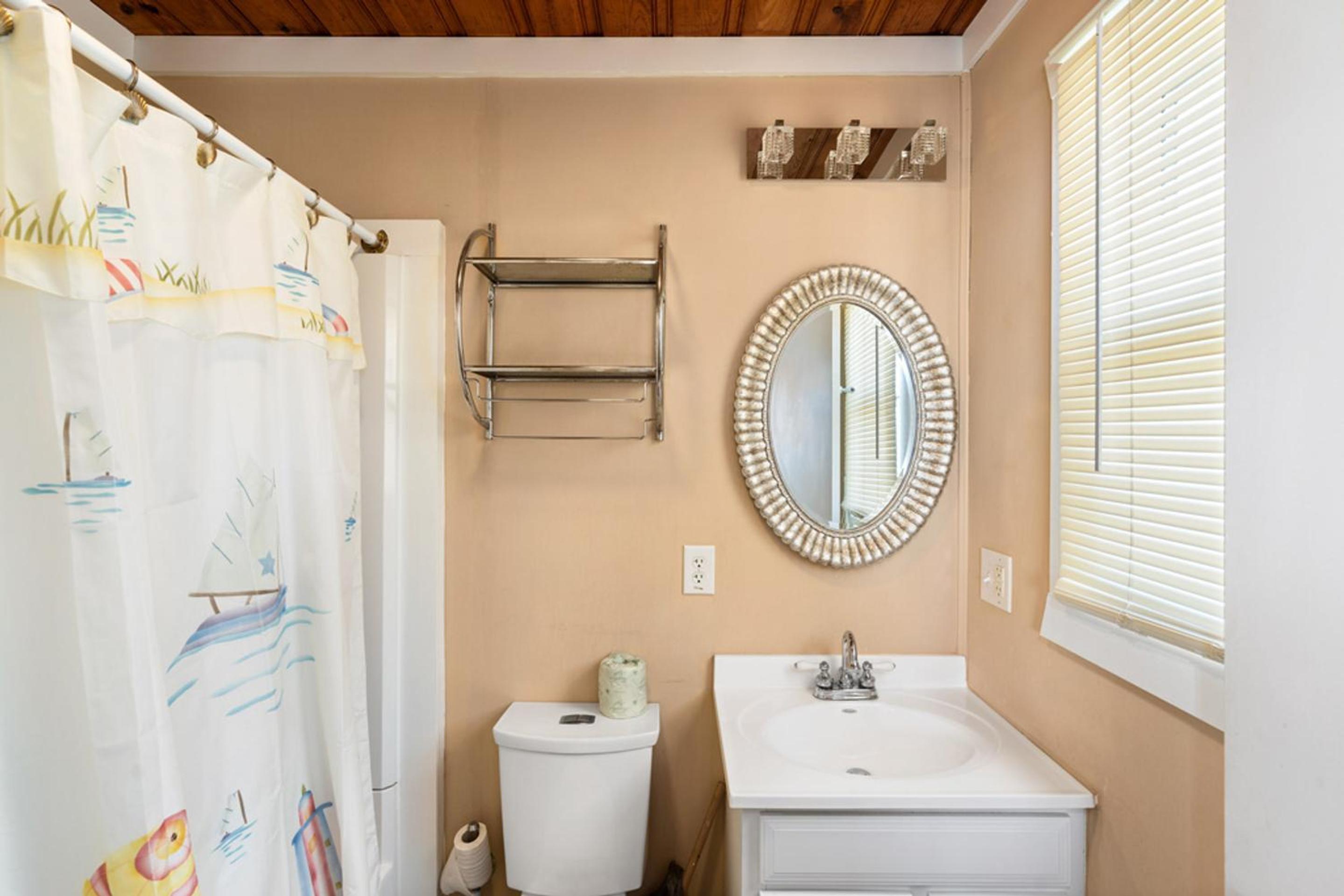A Beach Music Paradise by Oak Island Accommodations view 3