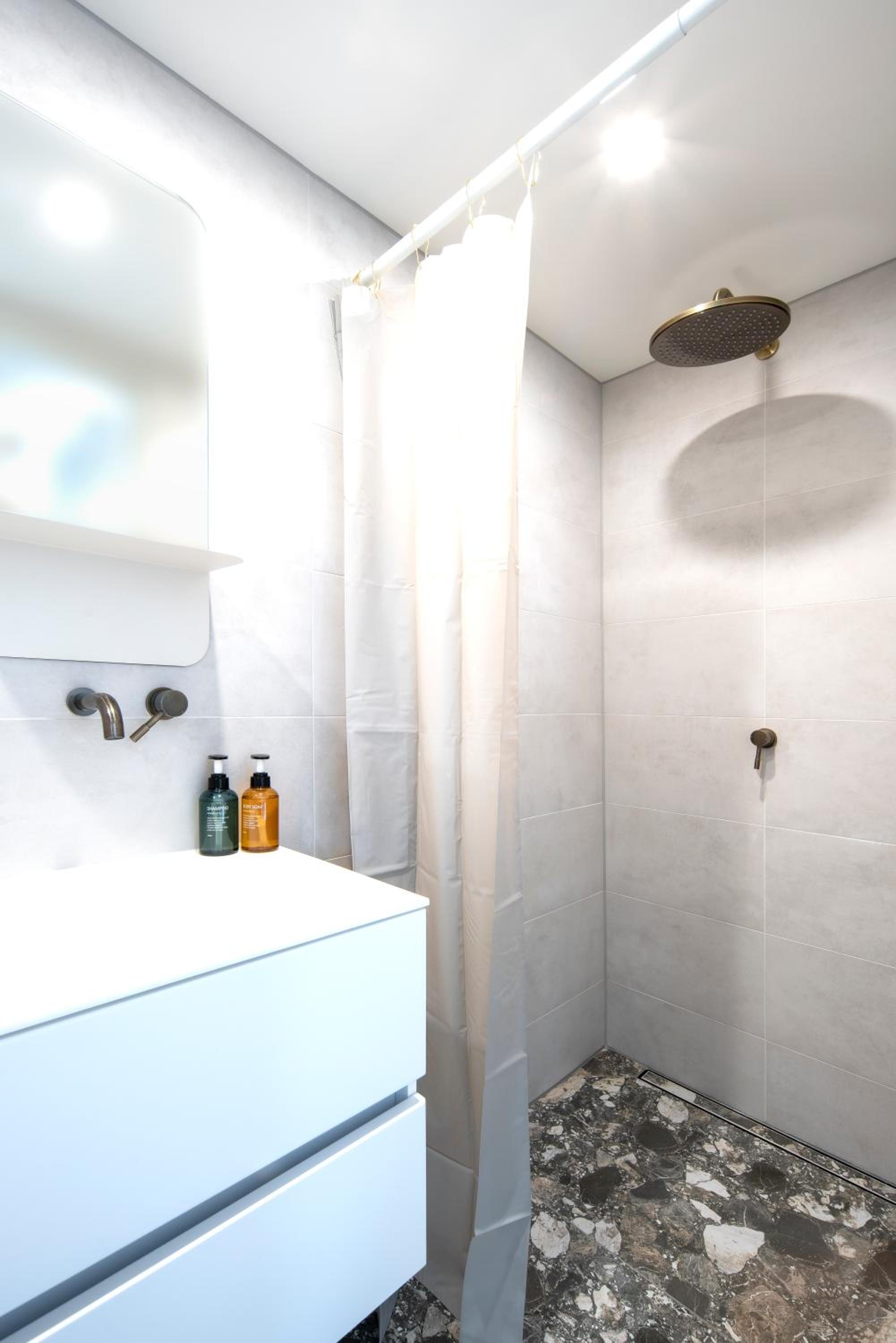 Family penthouse 7-Minutes from Rotterdam Central Newly Build top floor terrace R5 view 2