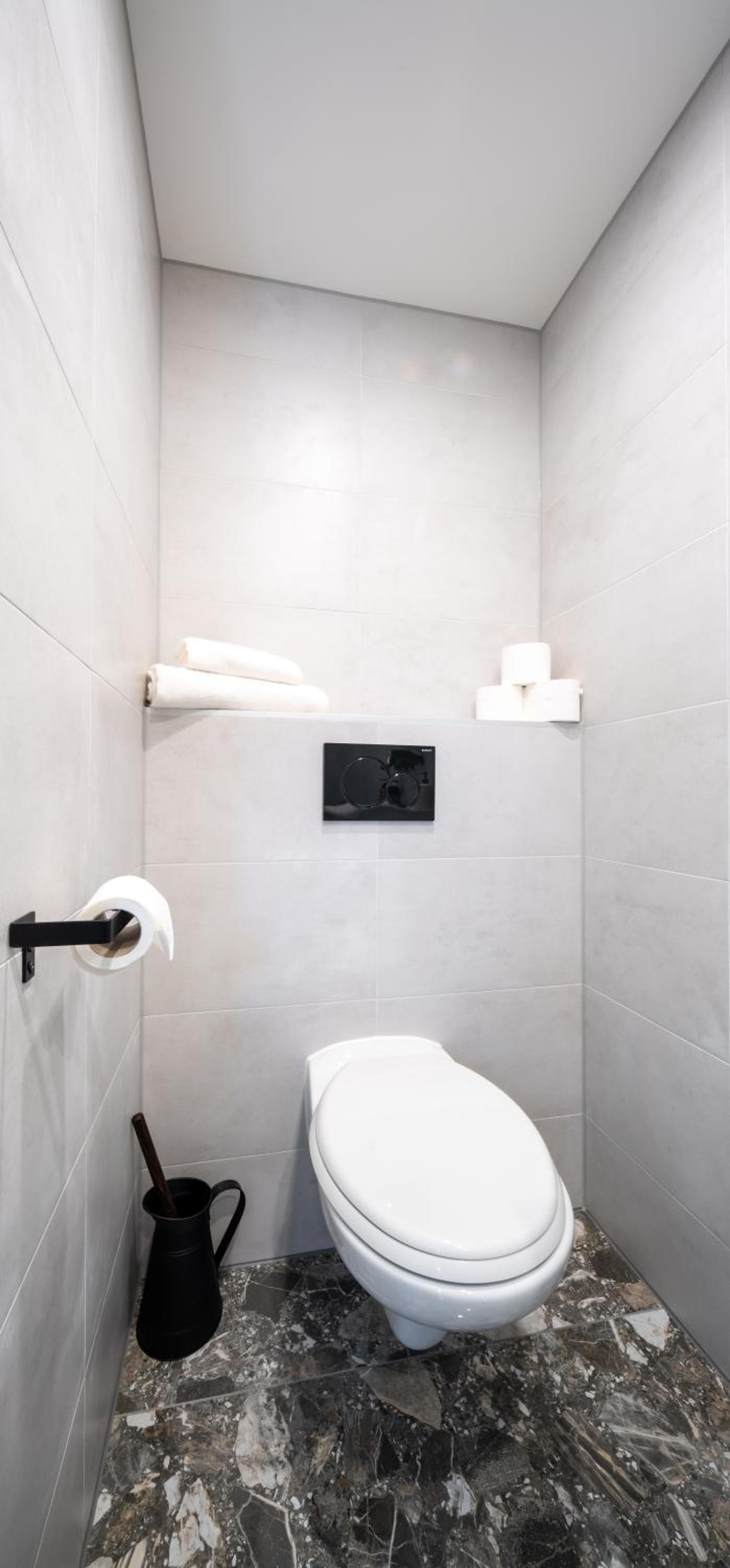 Family penthouse 7-Minutes from Rotterdam Central Newly Build top floor terrace R5 view 3