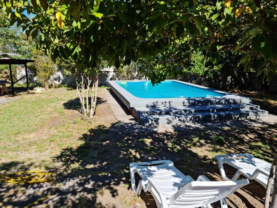Agradable casa con Tina de agua Caliente y Piscina