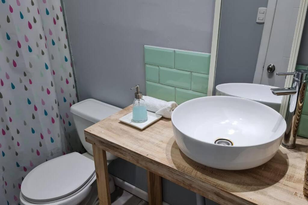 Agradable casa con Tina de agua Caliente y Piscina