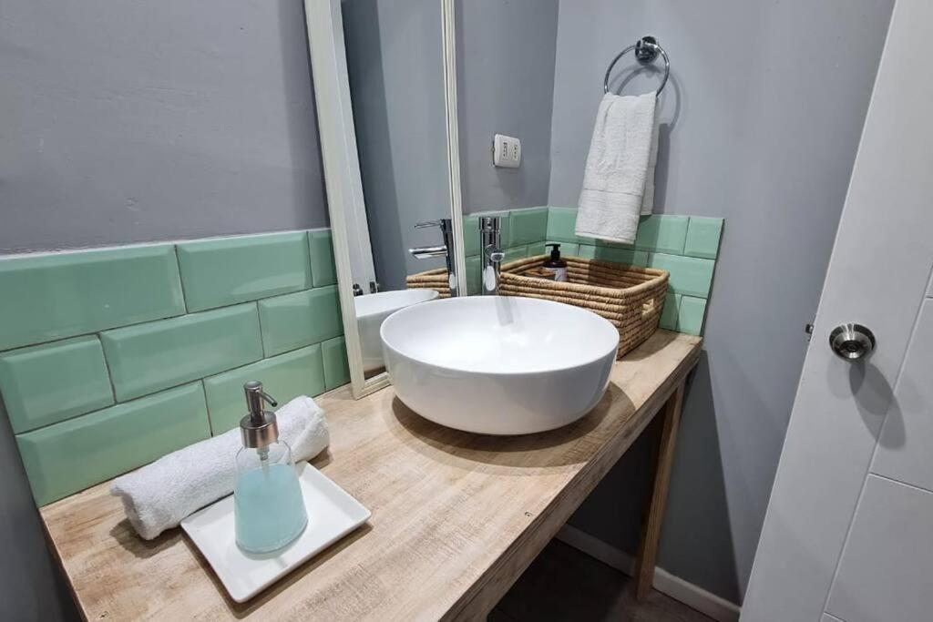 Agradable casa con Tina de agua Caliente y Piscina