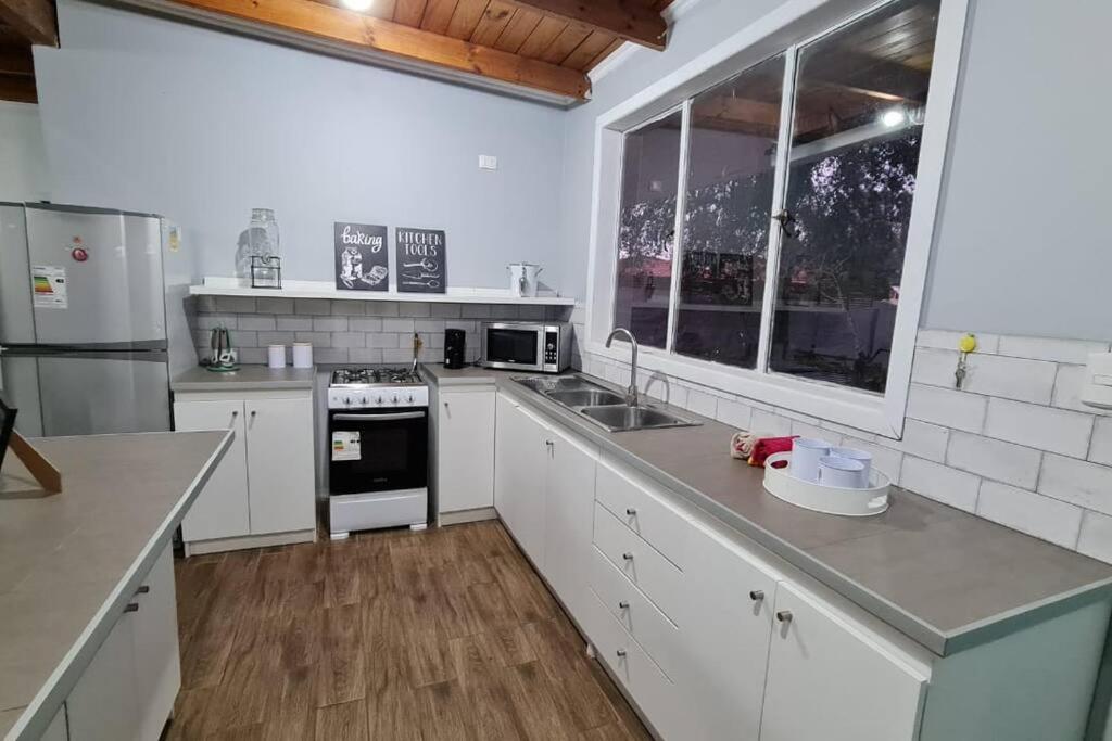 Agradable casa con Tina de agua Caliente y Piscina