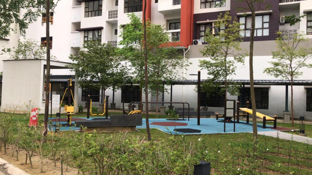 Roomstay in Putrajaya (Female only/Queen bed) photo 4