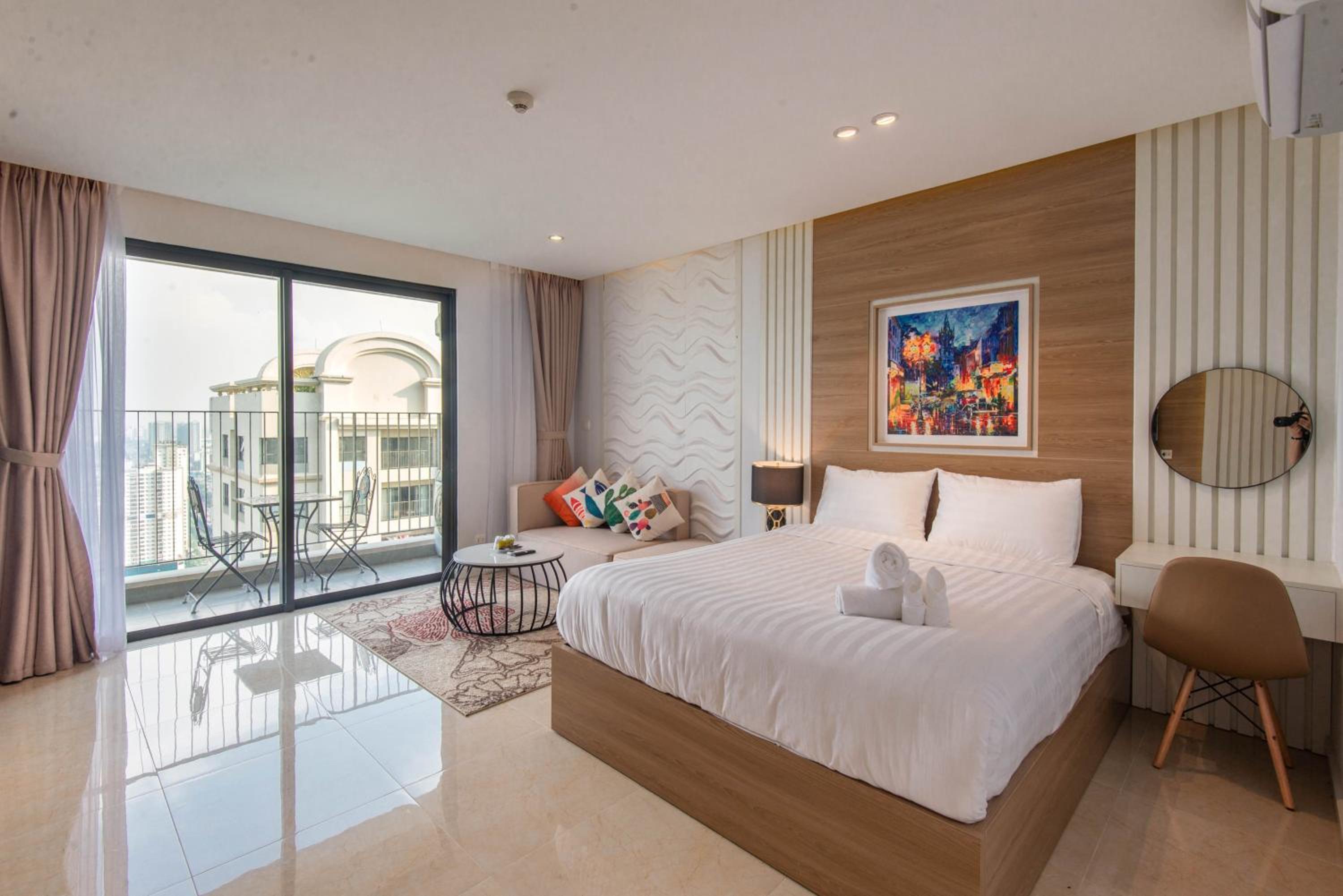 Sunny Vinhome D'Capital Apartment