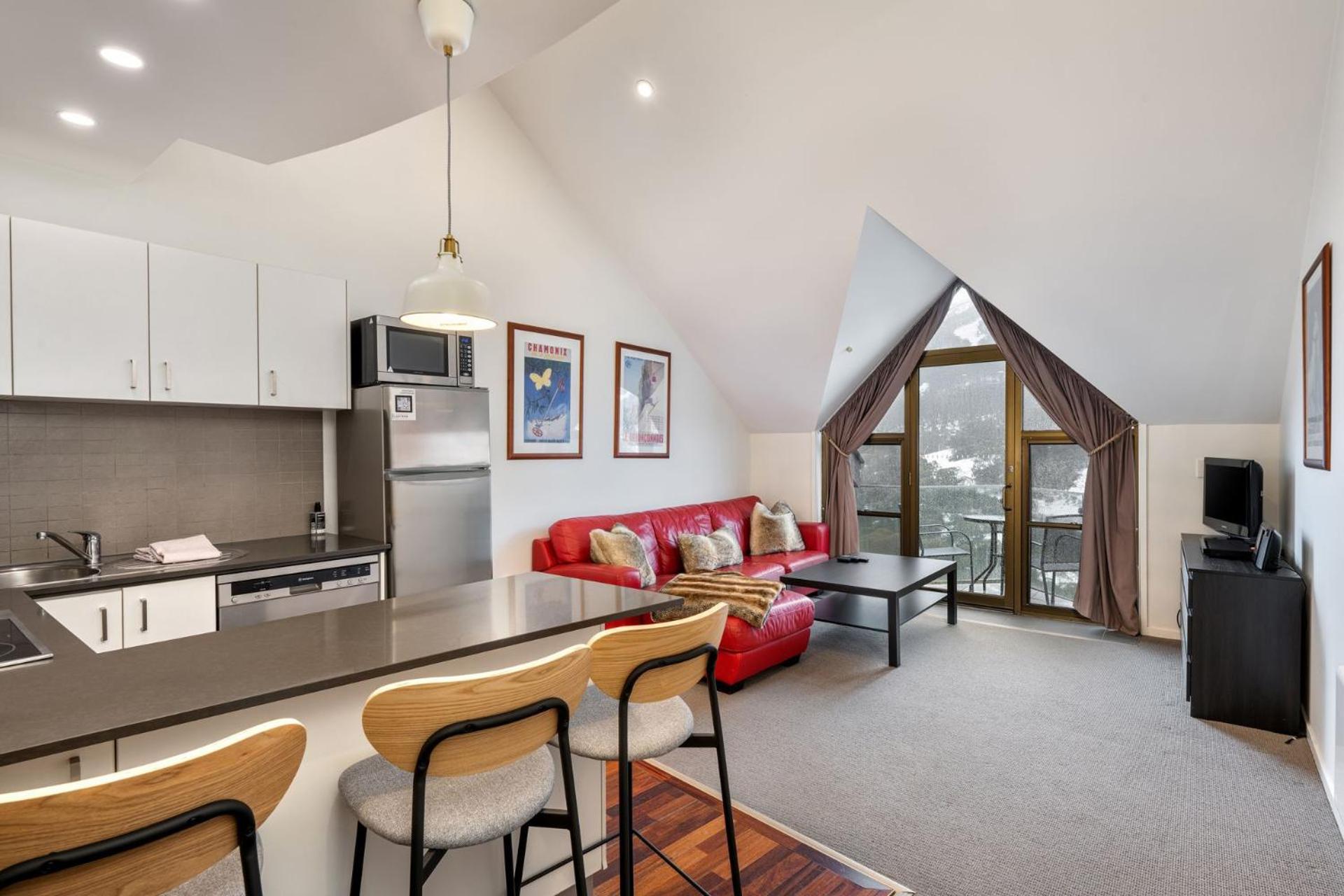 Hotel Lantern 1 Bedroom Ladder Loft with car space and Spectacular View - Image 1