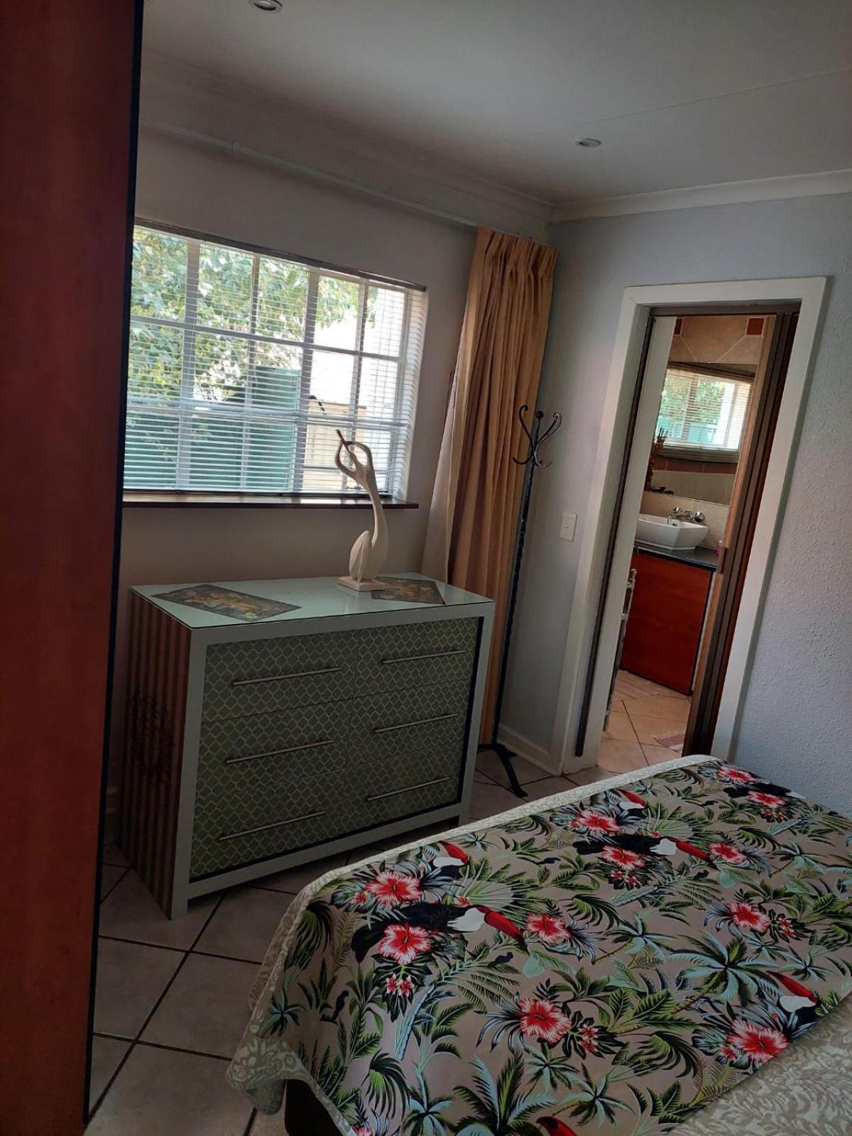 Sleep Eezy Cottages, photo 13