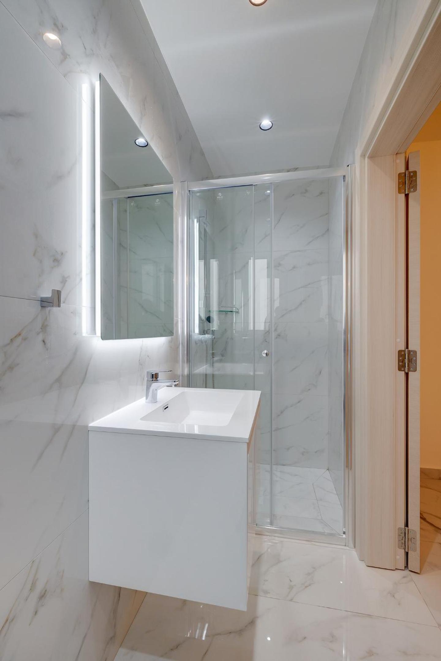 Splendid 2BR Apartment in central St Julians photo 4